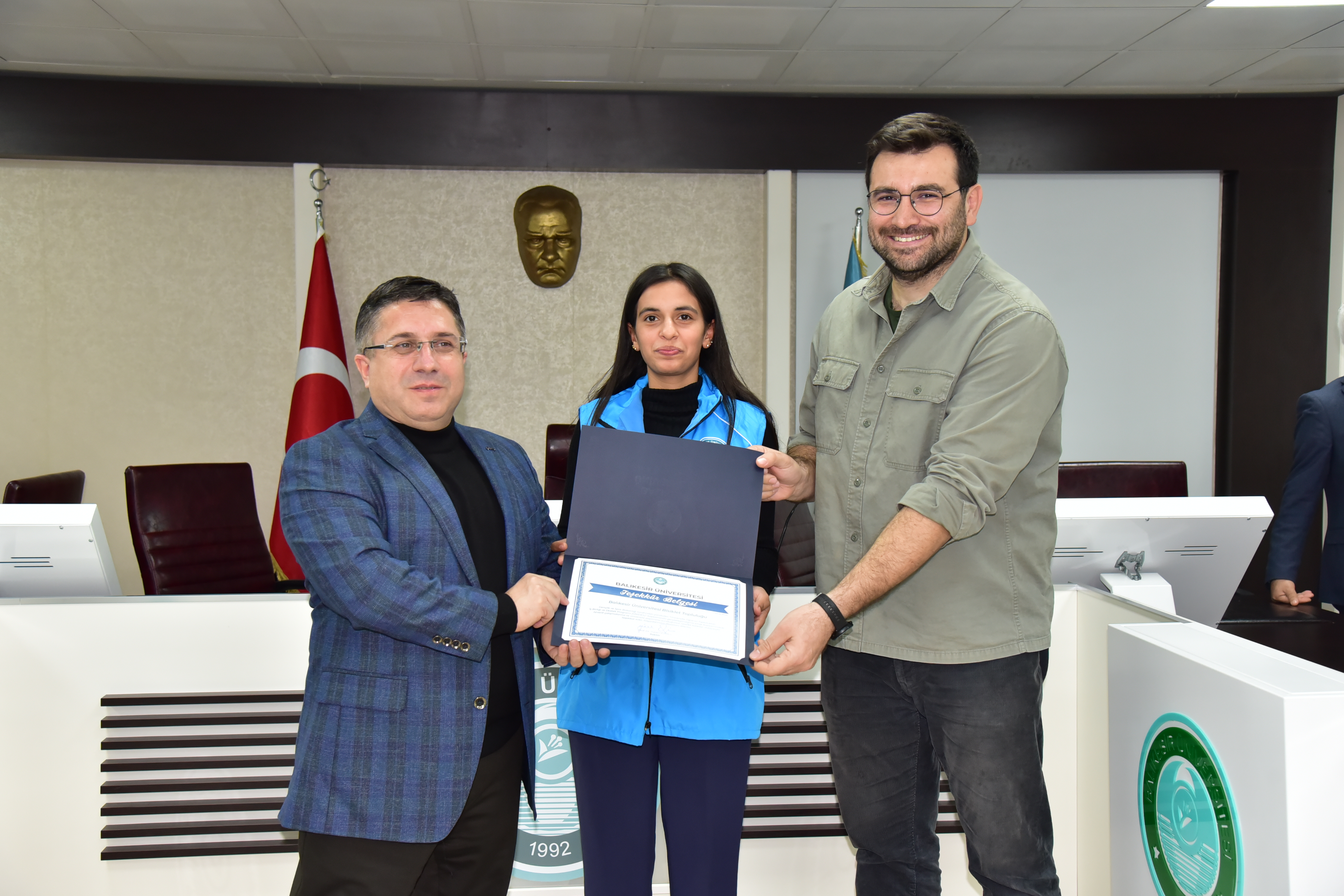 ÜNİDESte Balıkesir Üniversitesi İmzası Başarı Gösteren Öğrenci Toplulukları Ödüllendirildi 12