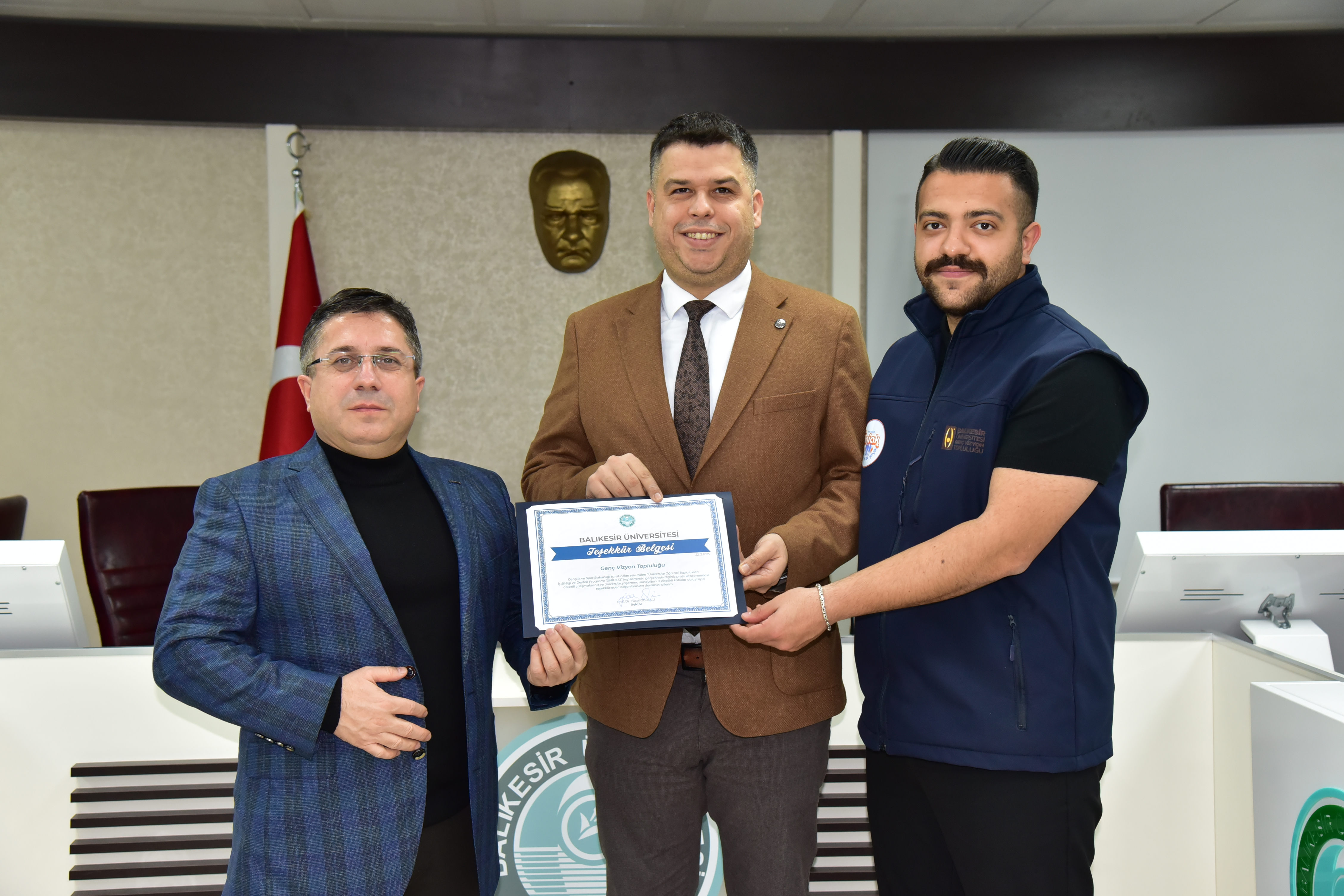 ÜNİDESte Balıkesir Üniversitesi İmzası Başarı Gösteren Öğrenci Toplulukları Ödüllendirildi 14