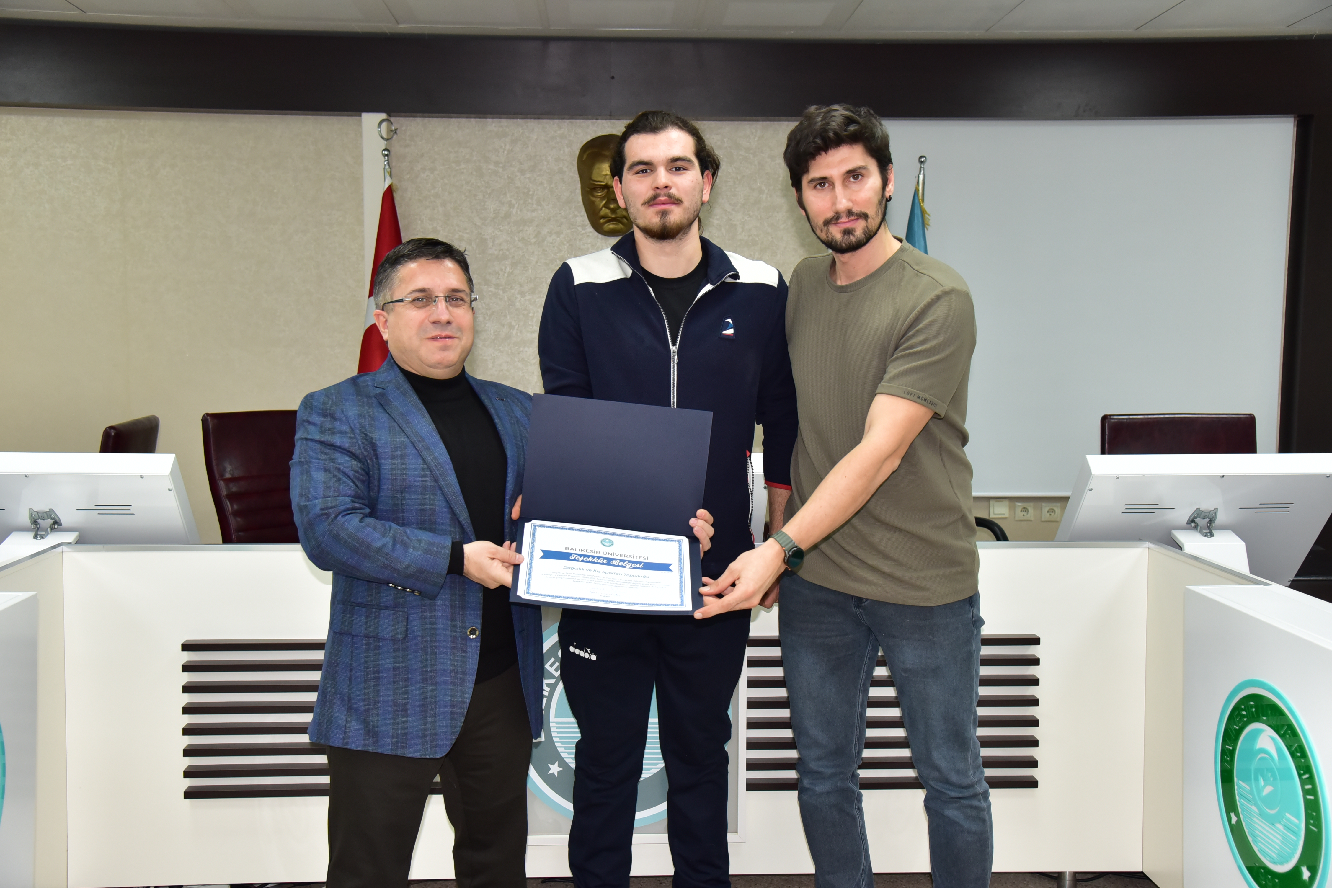 ÜNİDESte Balıkesir Üniversitesi İmzası Başarı Gösteren Öğrenci Toplulukları Ödüllendirildi 5
