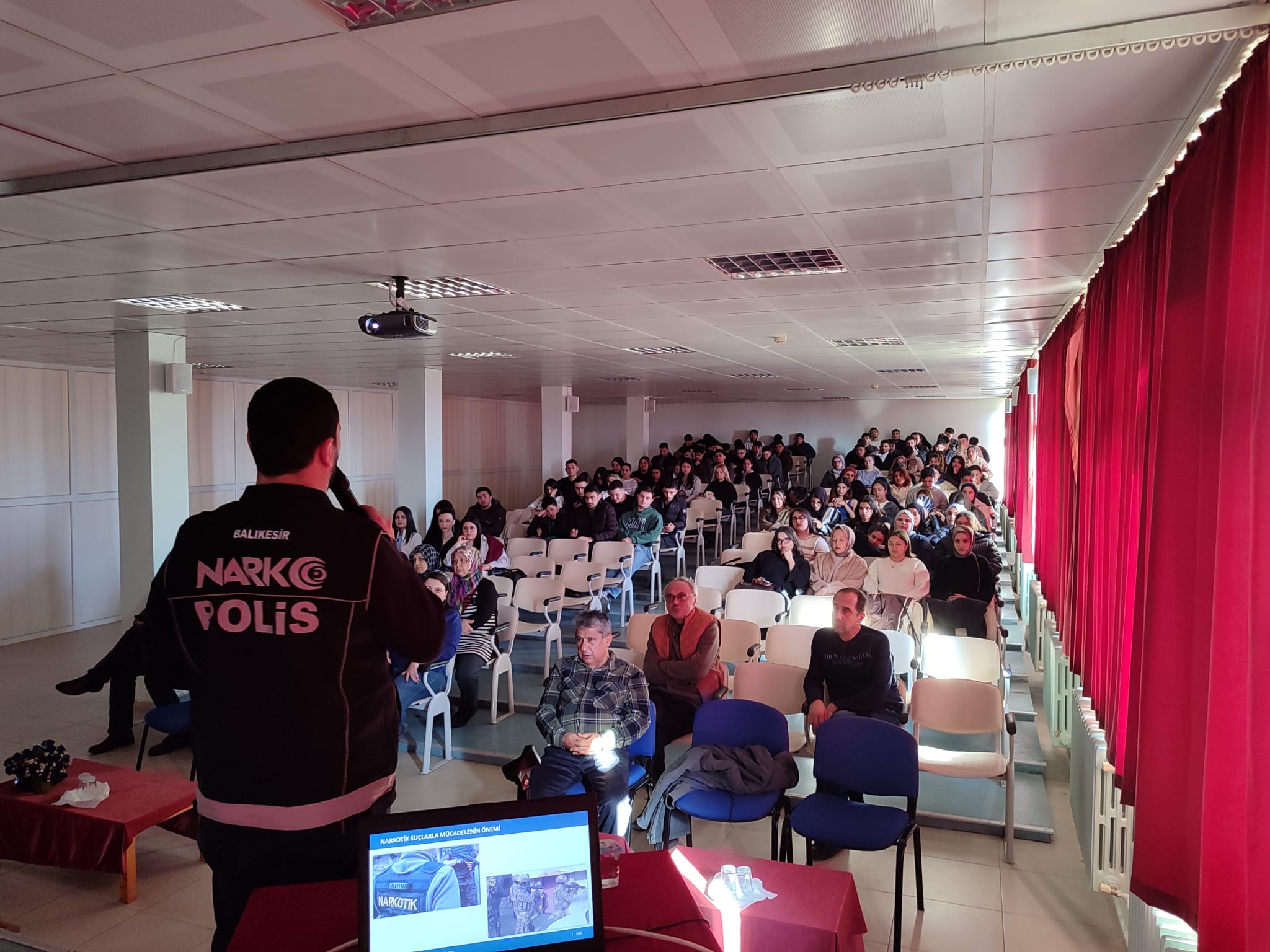Dursunbey MYO’da “Narko Rehber” Semineri Düzenlendi