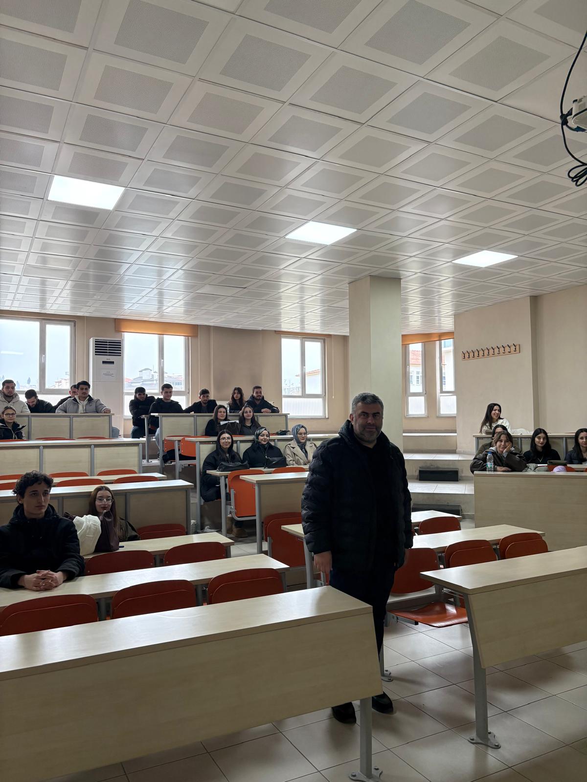 2. Sınıf Öğrencilerine Yönelik Akademik Danışmanlık Toplantısı Gerçekleştirildi 1