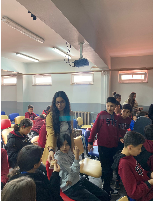 İSHMYO Öğrencilerinden “Sevgiyle Yaklaş, Şiddetten Uzaklaş” Etkinliği 5