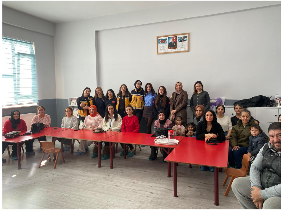 İSHMYO Öğrencileri 22 Aralık Paramedikler Günü Kapsamında Annelere Yönelik “Bebek ve Çocuklarda İlk Yardım” Eğitimi Verdi