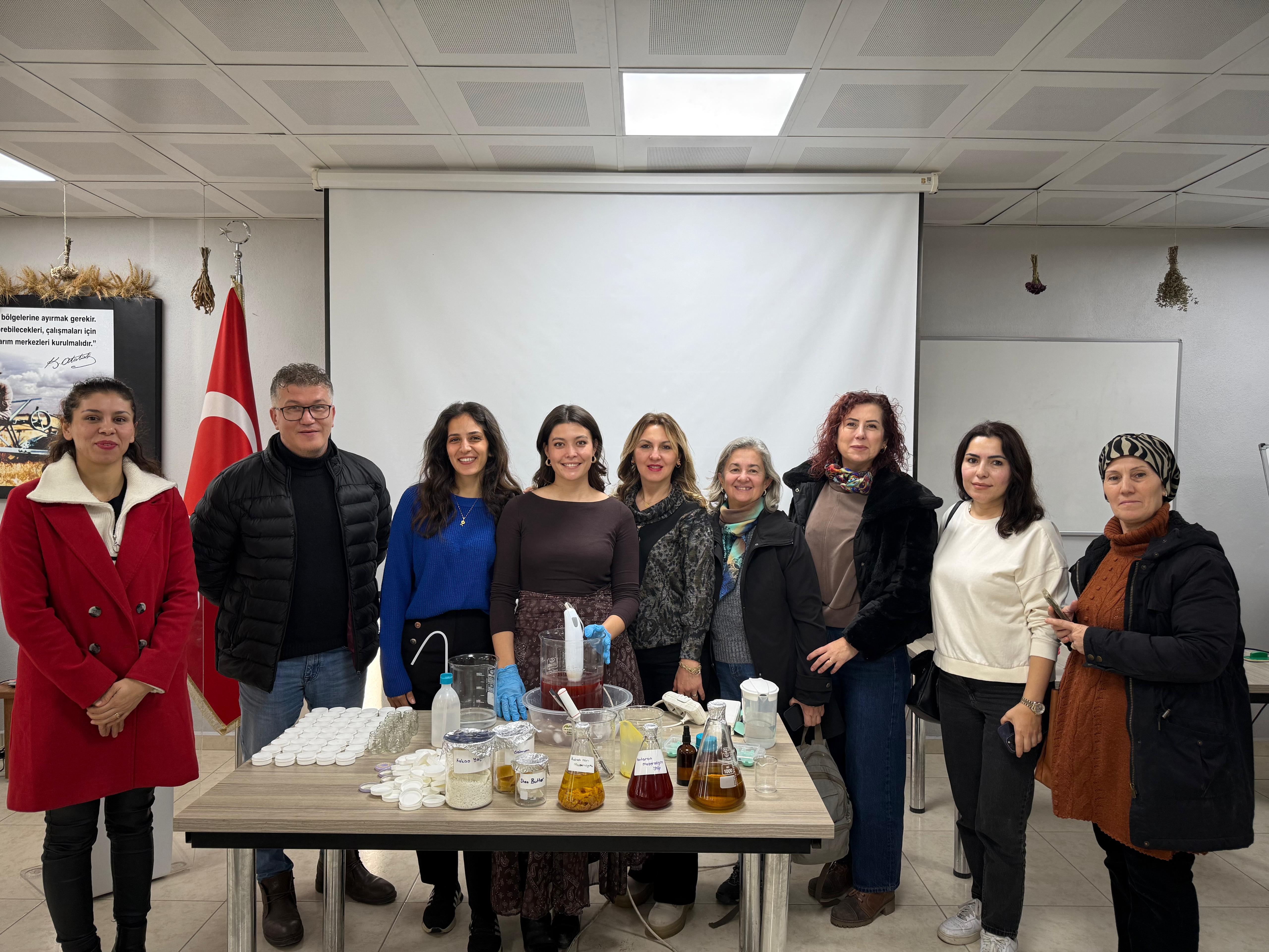 Tıbbi ve Aromatik Bitkiler Programı Öğrencilerinden BAÇEM’e Uygulamalı Bilimsel Teknik Gezi