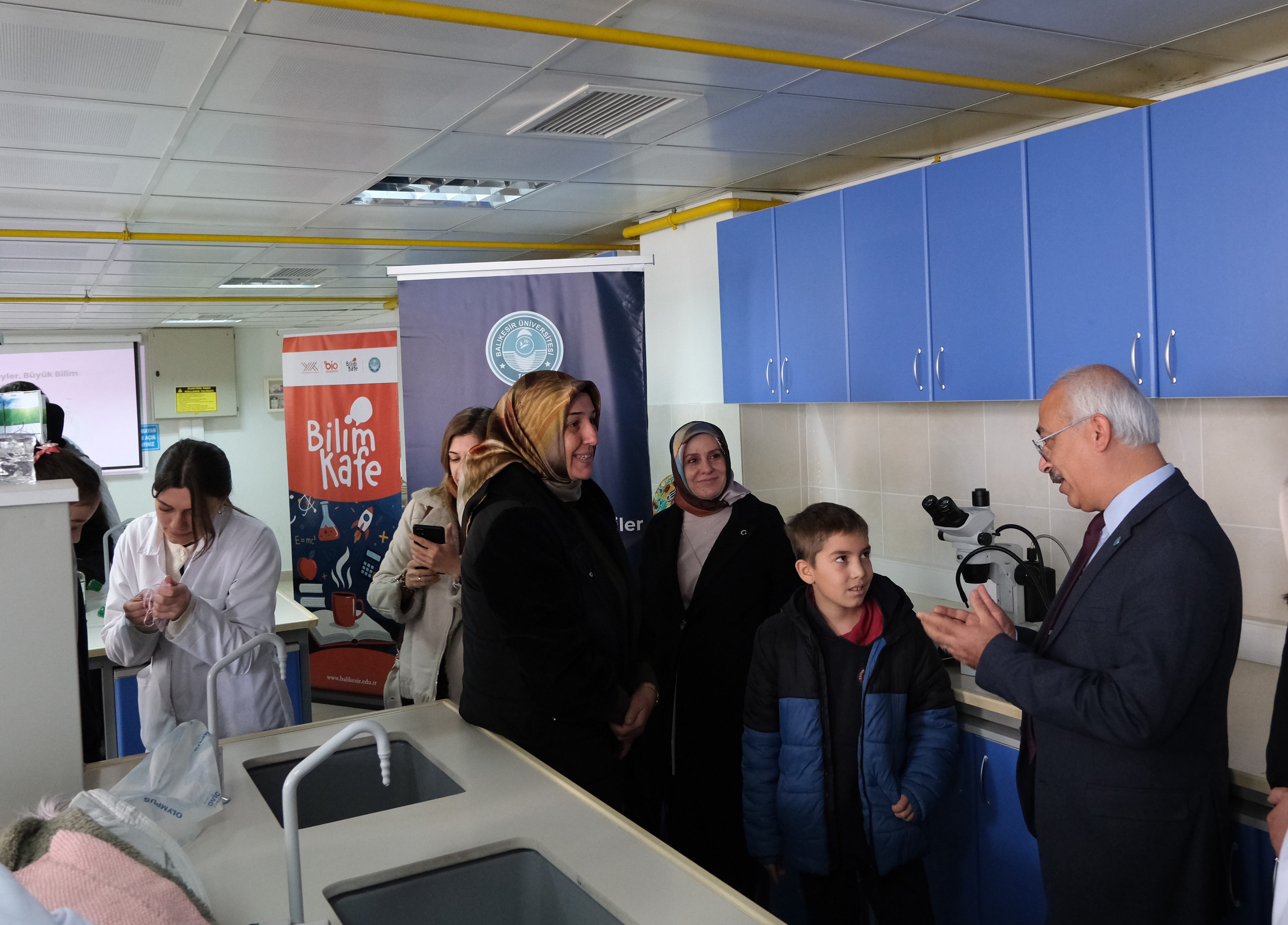 Küçük Araştırmacılar, Büyük Hedefler: Minik Eller BAÜN Biyoloji Laboratuvarında Bilimle Tanıştı 4