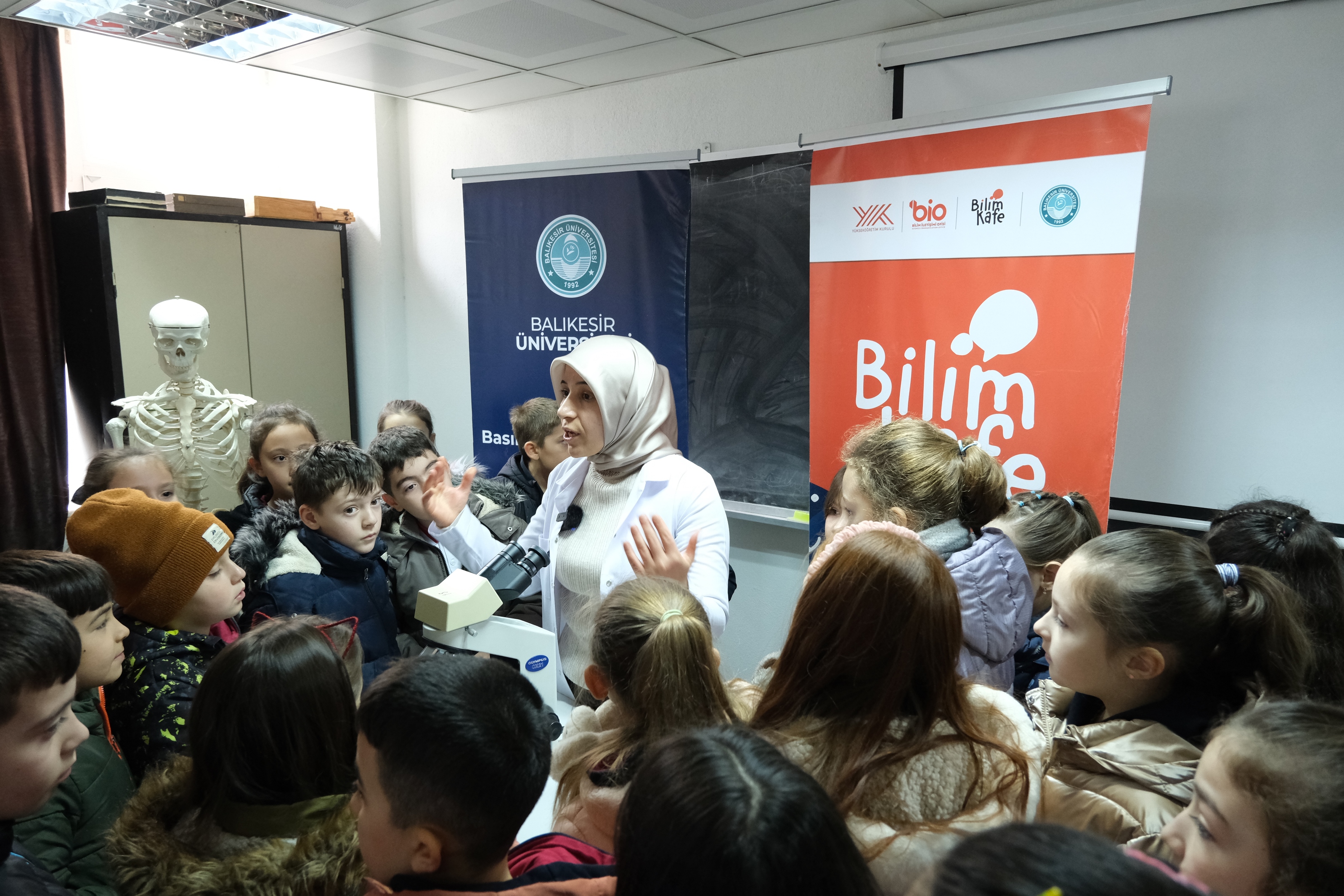 Küçük Araştırmacılar, Büyük Hedefler: Minik Eller BAÜN Biyoloji Laboratuvarında Bilimle Tanıştı 6