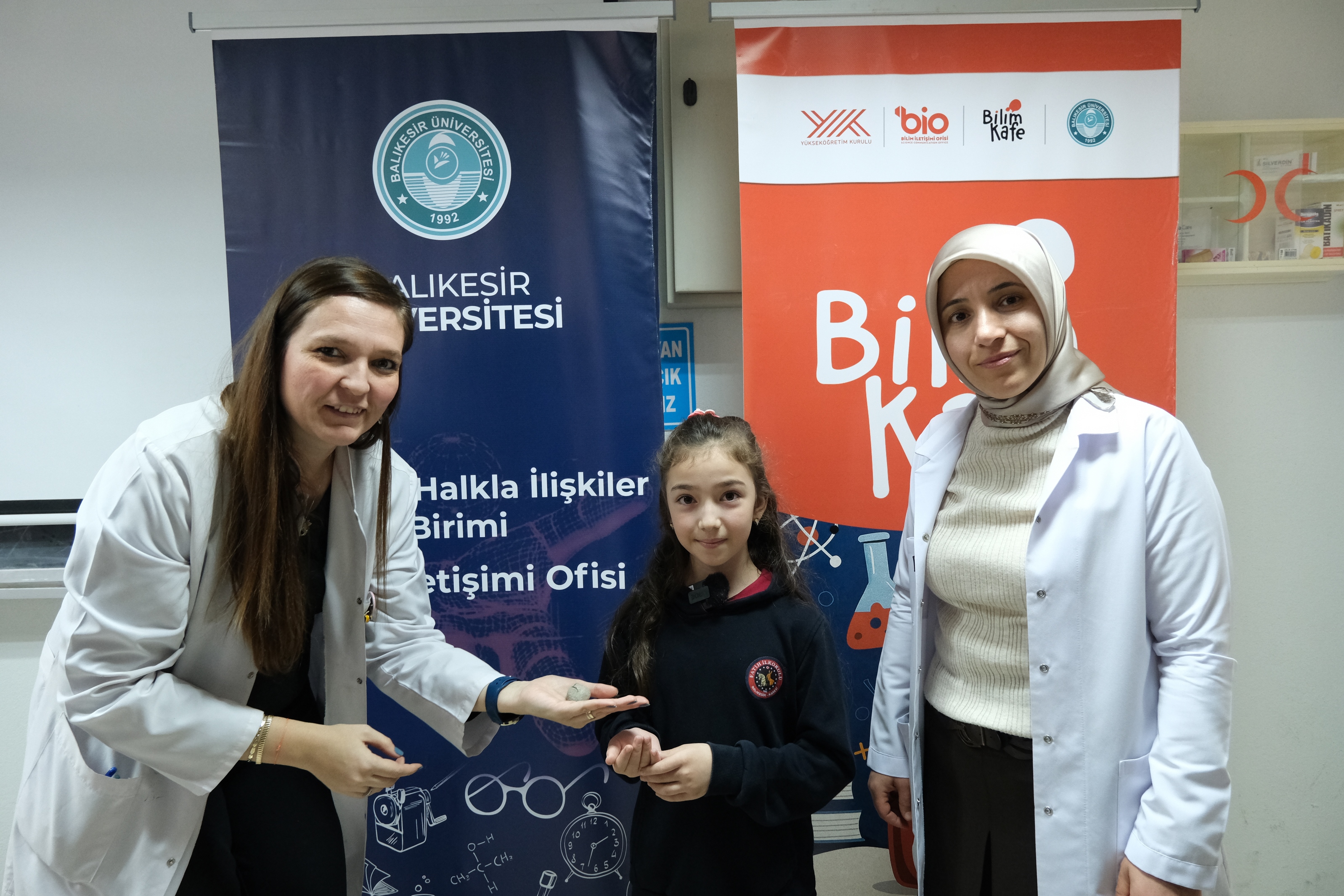 Küçük Araştırmacılar, Büyük Hedefler: Minik Eller BAÜN Biyoloji Laboratuvarında Bilimle Tanıştı 9