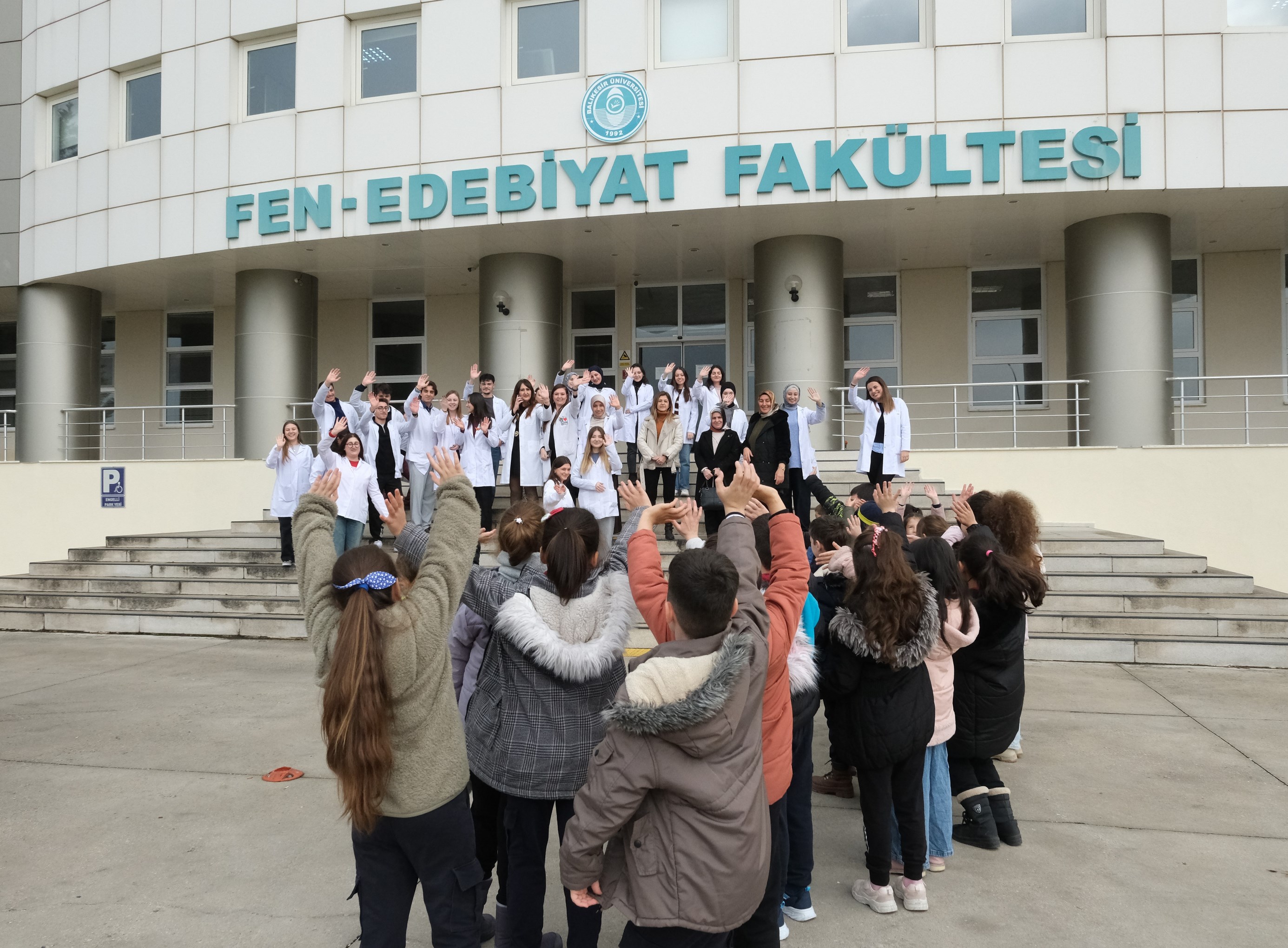 Küçük Araştırmacılar, Büyük Hedefler: Minik Eller BAÜN Biyoloji Laboratuvarında Bilimle Tanıştı 12