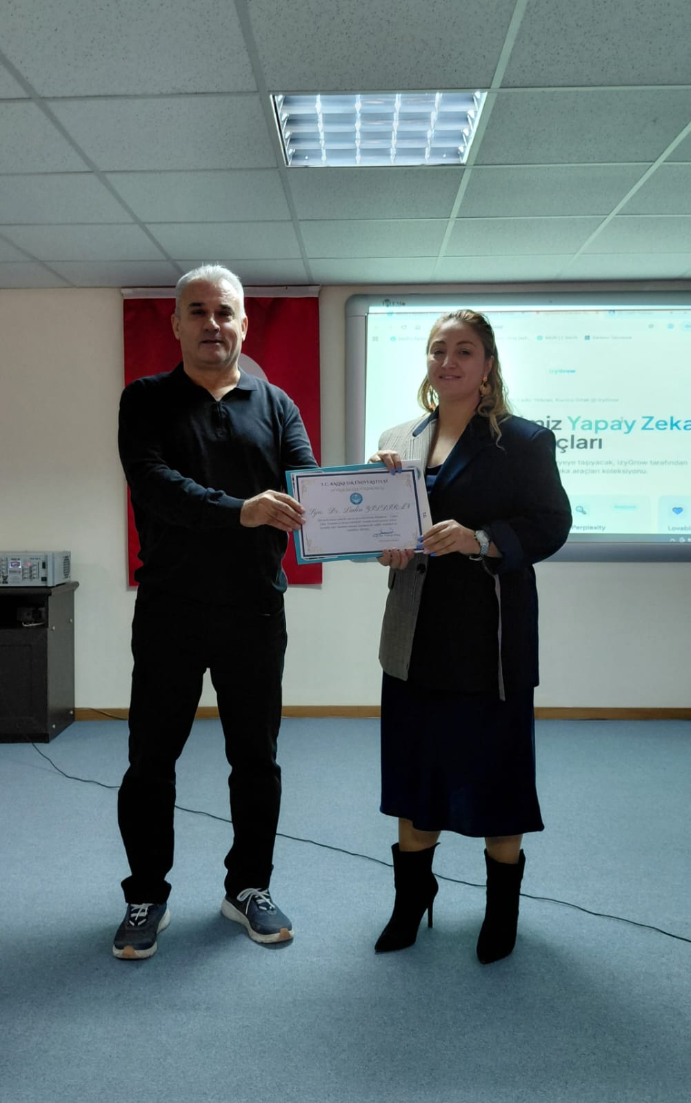 Ayvalık Meslek Yüksekokulu'nda "Yapay Zeka, Tasarım ve İnsan Odaklılık" Konferansı Gerçekleştirildi 8