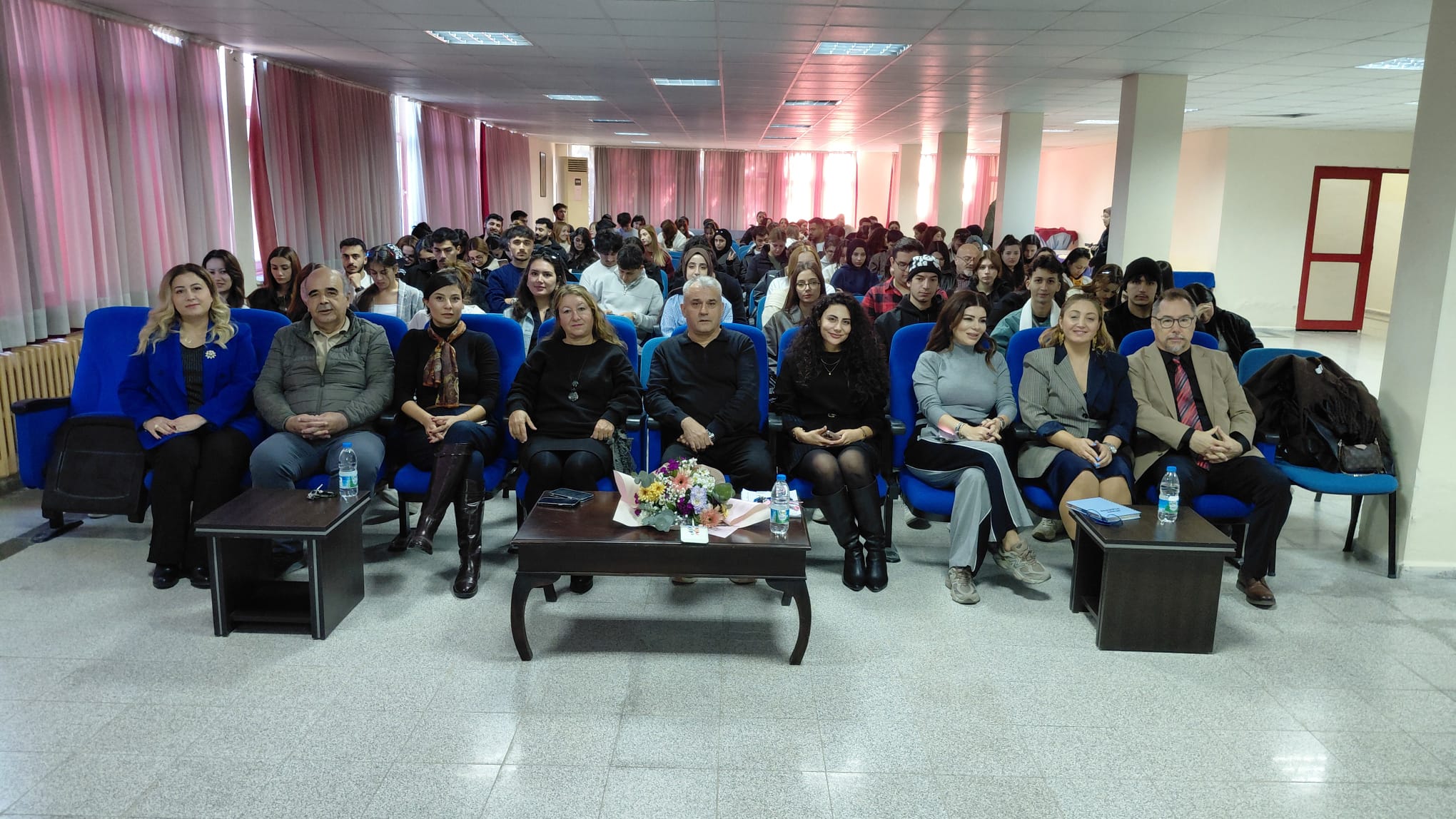 Ayvalık Meslek Yüksekokulu'nda "Yapay Zeka, Tasarım ve İnsan Odaklılık" Konferansı Gerçekleştirildi