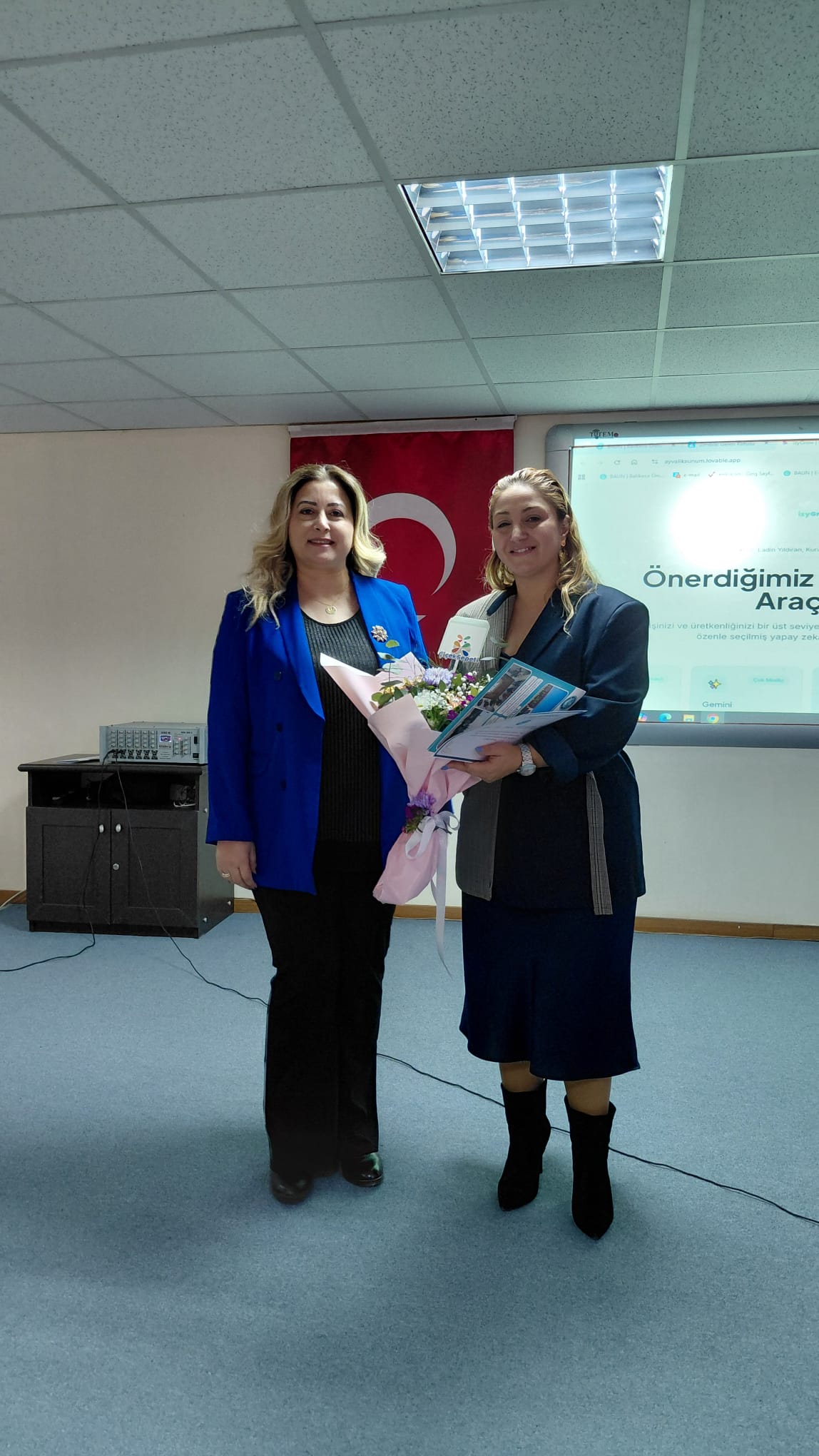 Ayvalık Meslek Yüksekokulu'nda "Yapay Zeka, Tasarım ve İnsan Odaklılık" Konferansı Gerçekleştirildi 5