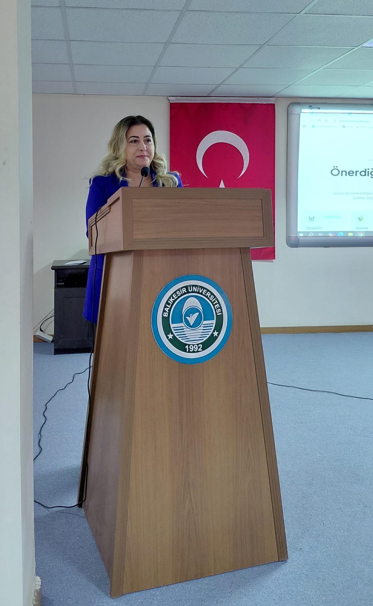 Ayvalık Meslek Yüksekokulu'nda "Yapay Zeka, Tasarım ve İnsan Odaklılık" Konferansı Gerçekleştirildi 6