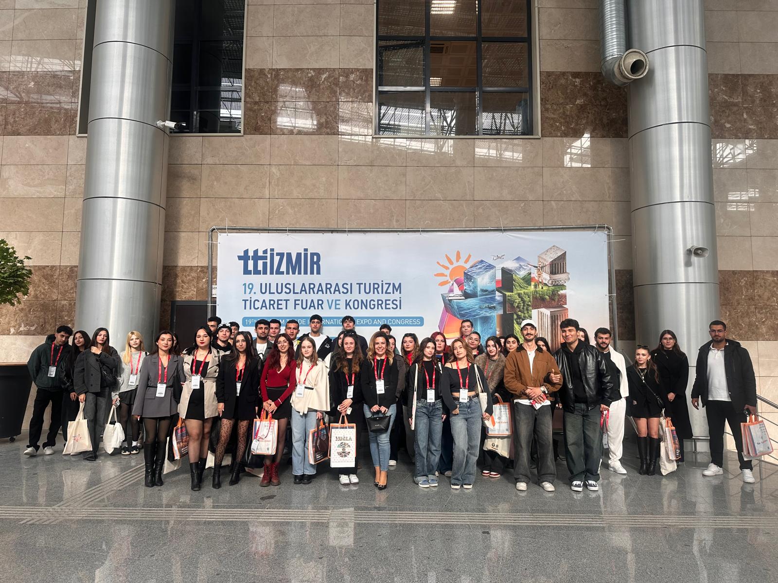 Meslek Yüksekokulumuz öğrencileri TTI İzmir Uluslararası Turizm ve Ticaret Fuarında Sektör Temsilcileri ile Bir Araya Geldi. 1