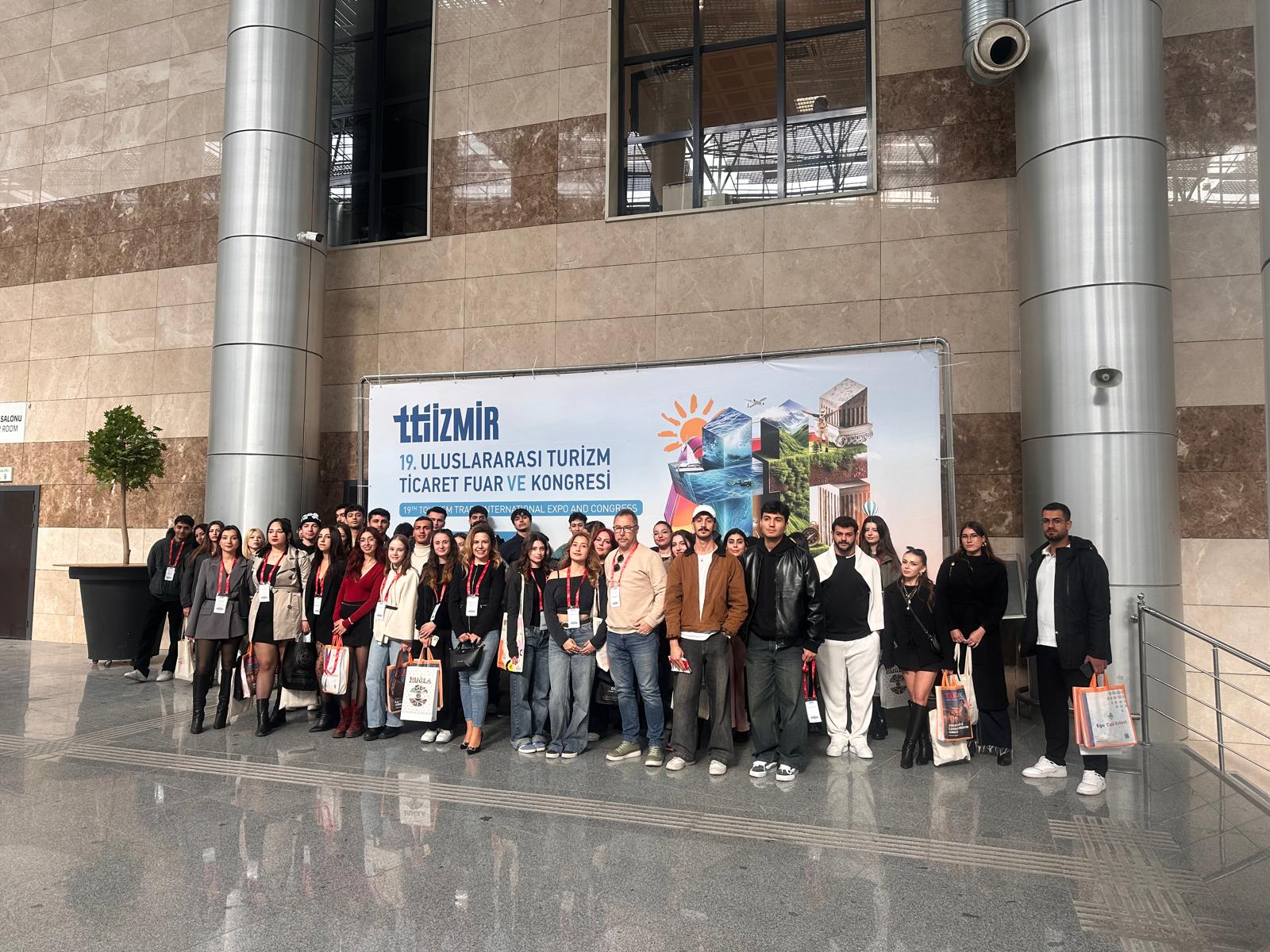 Meslek Yüksekokulumuz öğrencileri TTI İzmir Uluslararası Turizm ve Ticaret Fuarında Sektör Temsilcileri ile Bir Araya Geldi. 2