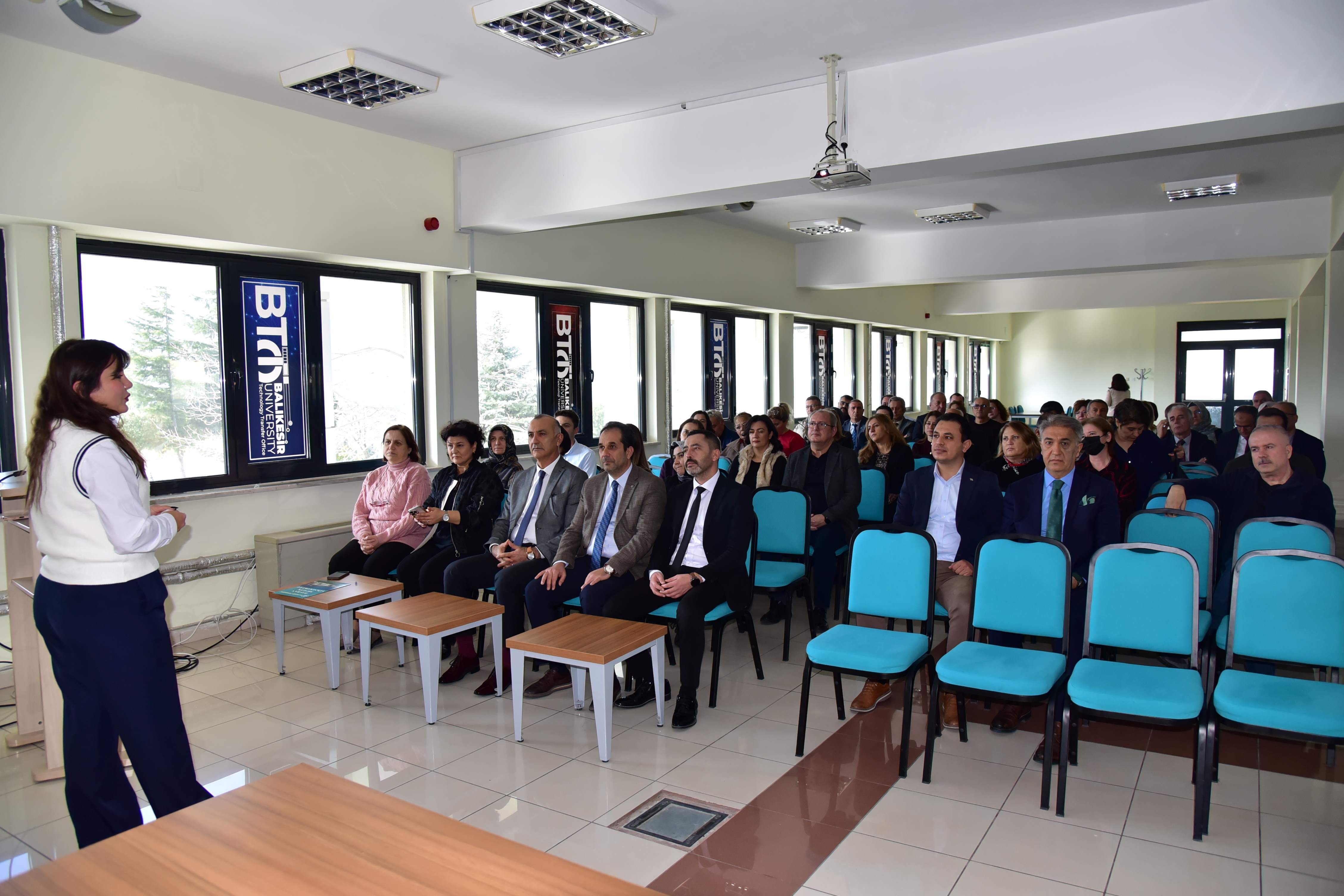 Üniversitemiz İdari Yönetici Kadrosuna Yönelik "Liderlik ve Yöneticilik" Eğitimi Düzenlendi 3