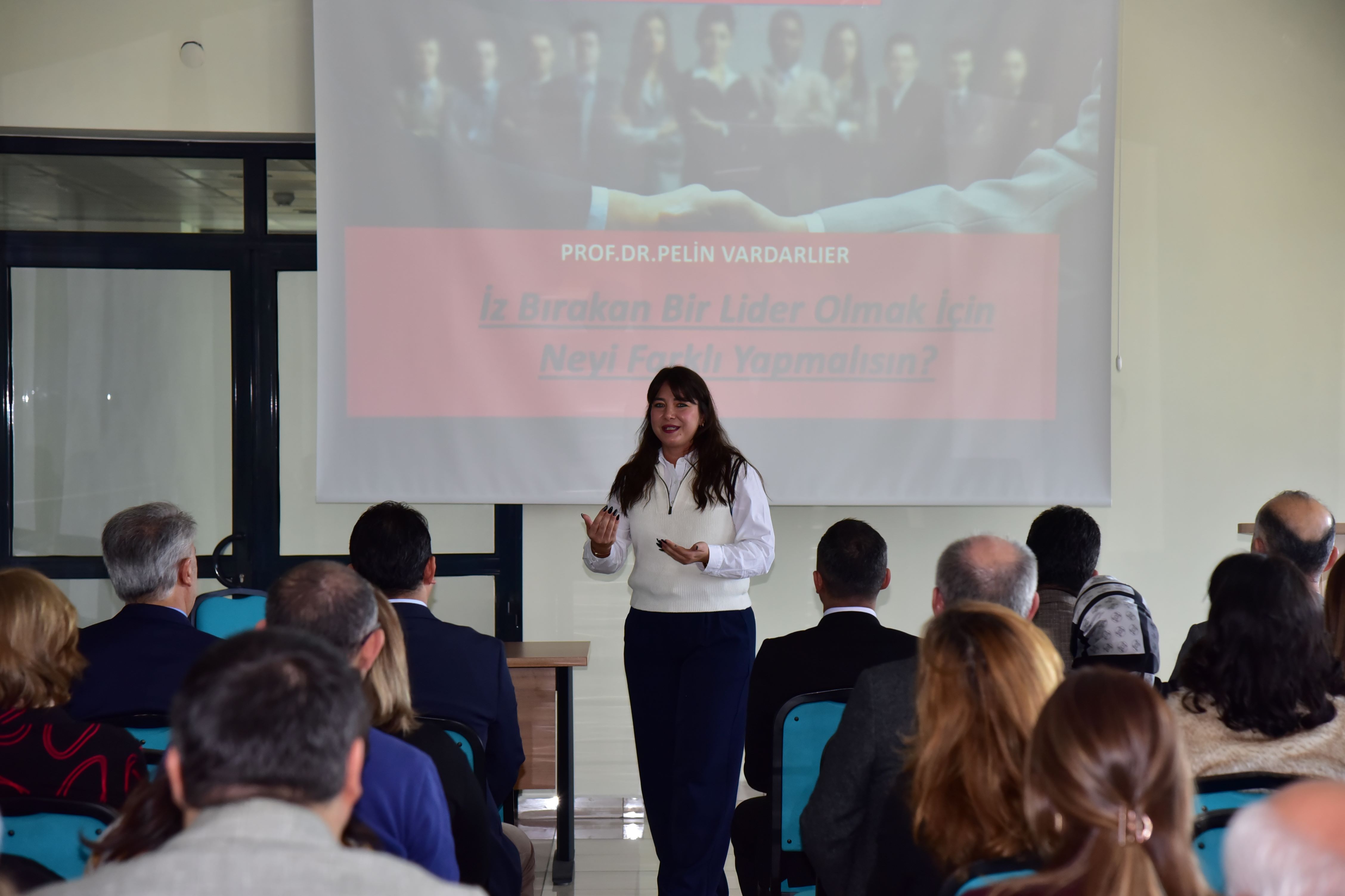 Üniversitemiz İdari Yönetici Kadrosuna Yönelik "Liderlik ve Yöneticilik" Eğitimi Düzenlendi 4
