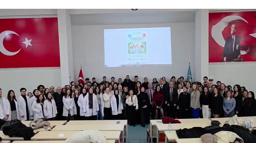 Birinci sınıf öğrencilerimiz için "önlük giydirme töreni" gerçekleştirildi. 1