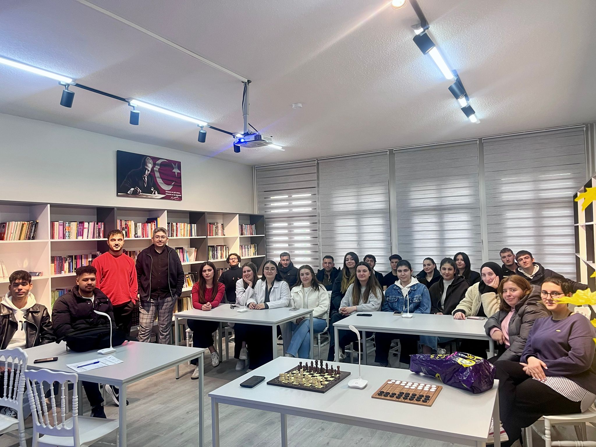 2. Sınıf Öğrencilerimizle "Akademik Gelişim ve Kariyer" Toplantısı Gerçekleştirildi 4