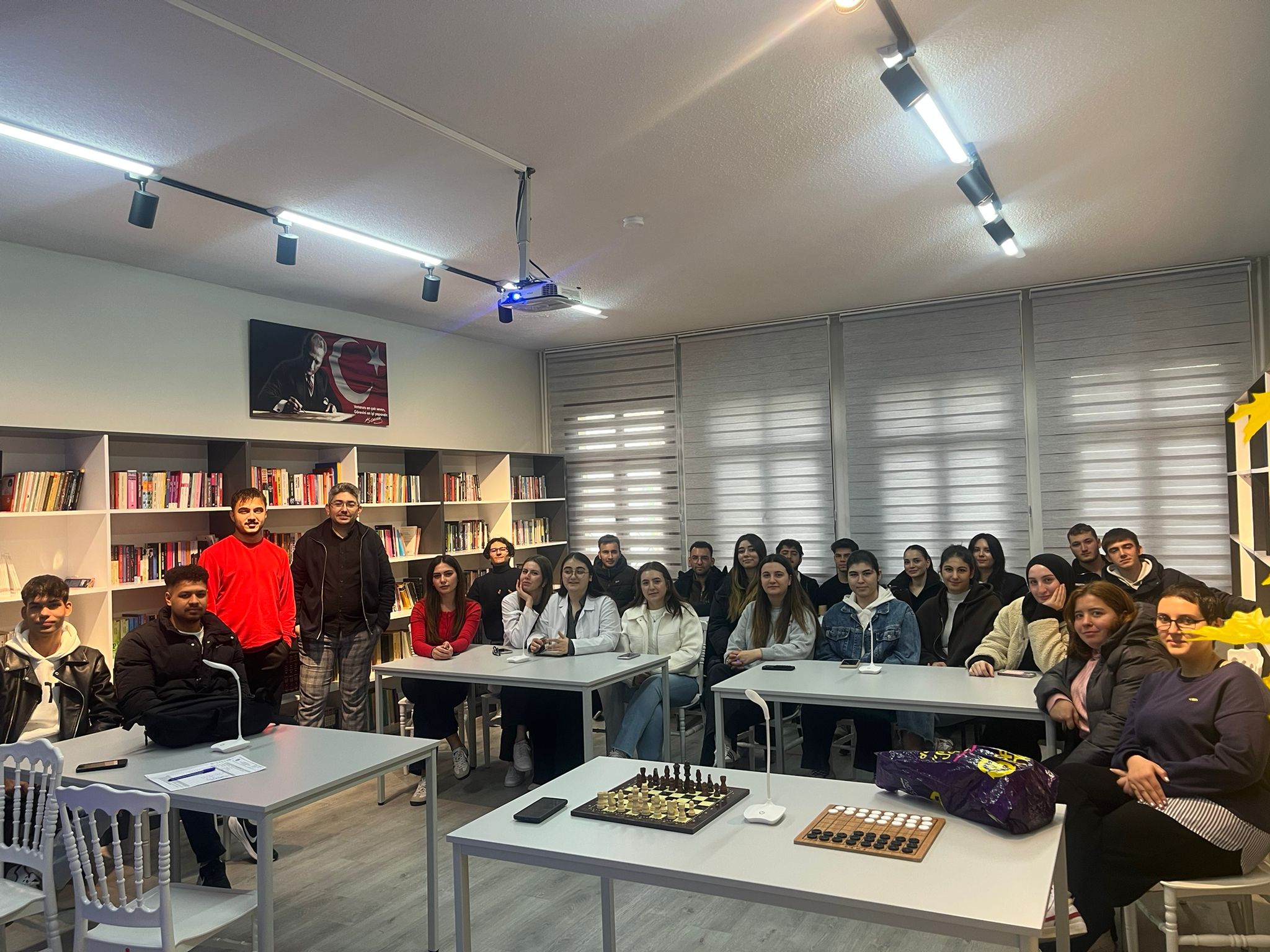 2. Sınıf Öğrencilerimizle "Akademik Gelişim ve Kariyer" Toplantısı Gerçekleştirildi