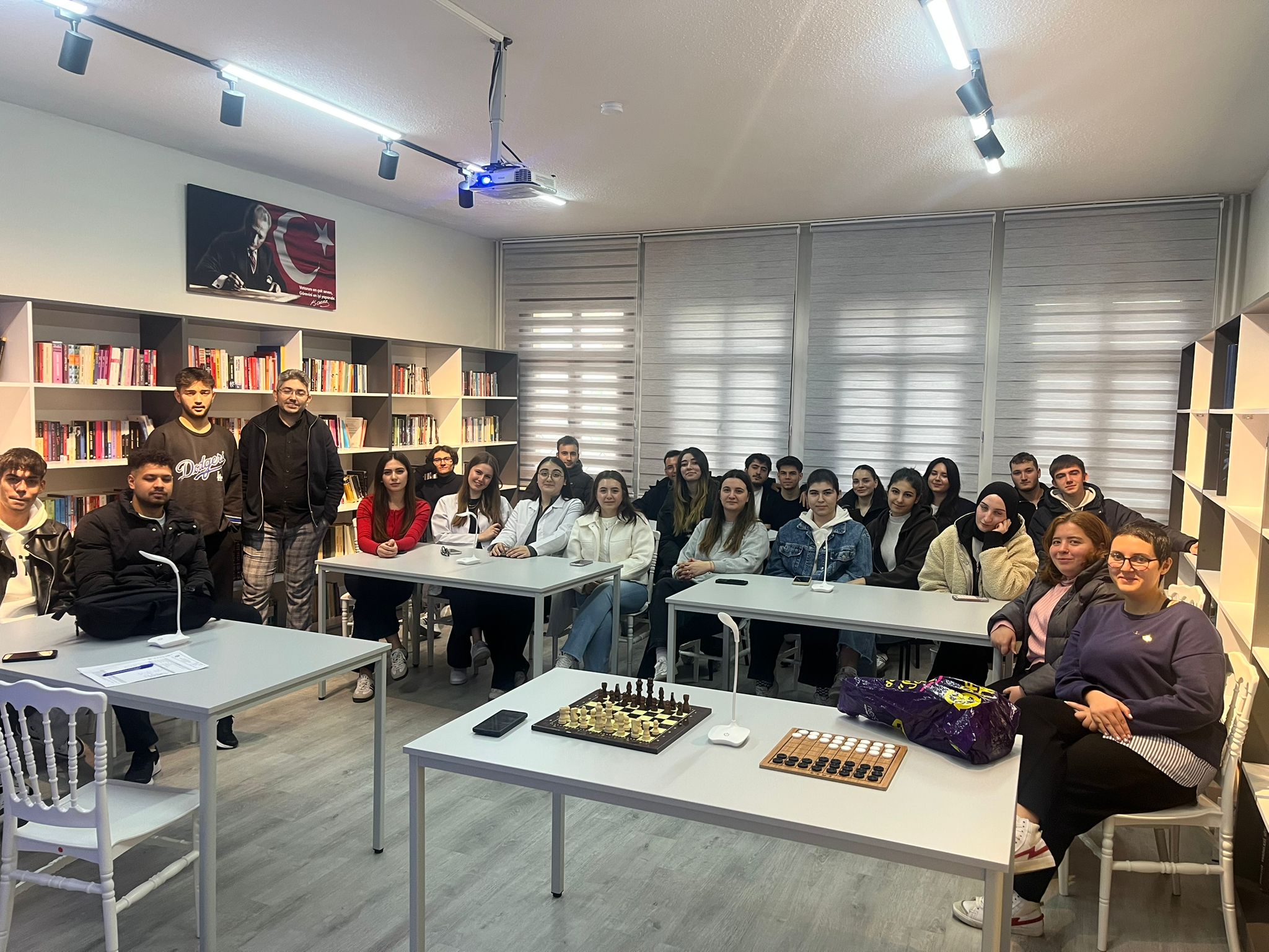 2. Sınıf Öğrencilerimizle "Akademik Gelişim ve Kariyer" Toplantısı Gerçekleştirildi 2