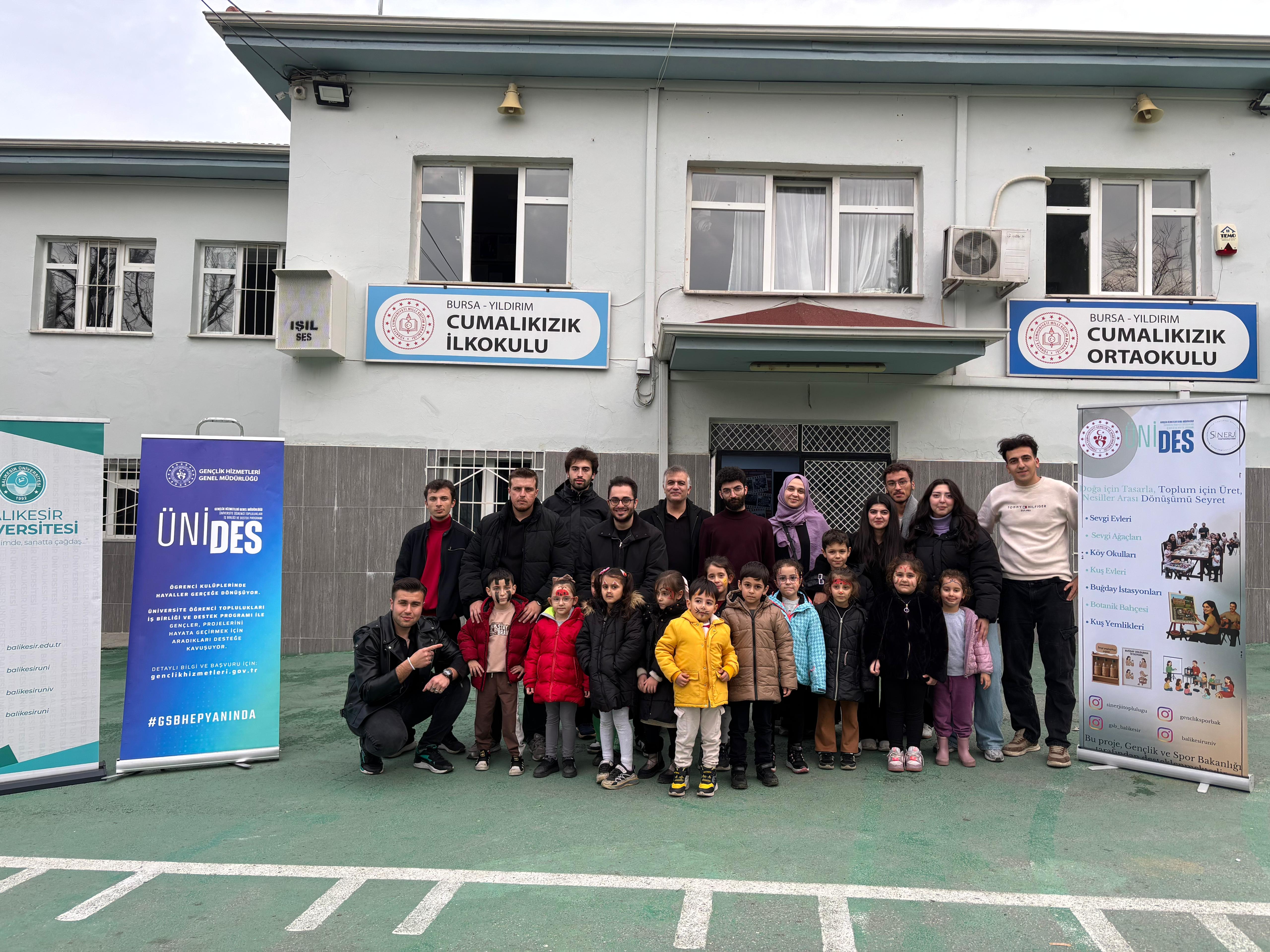 Bilim, Toplumsal Dayanışma ve Sinerji Topluluğu ile Görsel Sanatlar Topluluğu Öğrencilerinden Cumalıkızık İlkokuluna Ziyaret 1