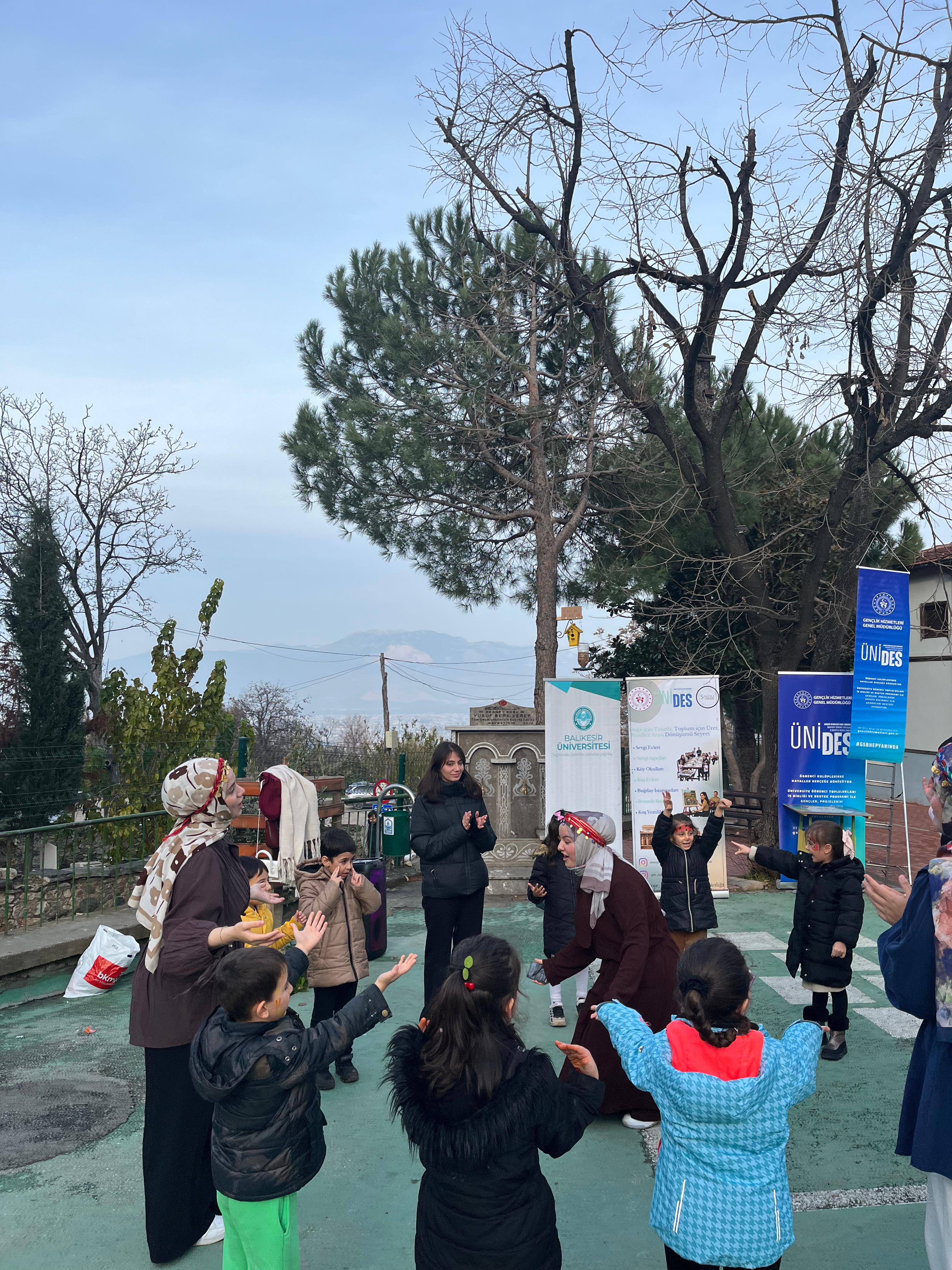 Bilim, Toplumsal Dayanışma ve Sinerji Topluluğu ile Görsel Sanatlar Topluluğu Öğrencilerinden Cumalıkızık İlkokuluna Ziyaret 2