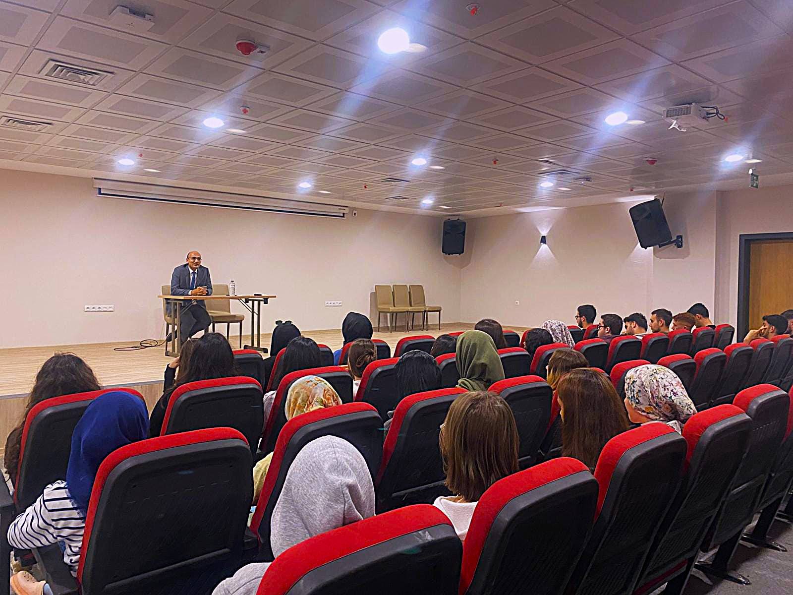 Vocational School Director Meets with Students for 'Youth Chats' Program at Edremit Dormitory 2