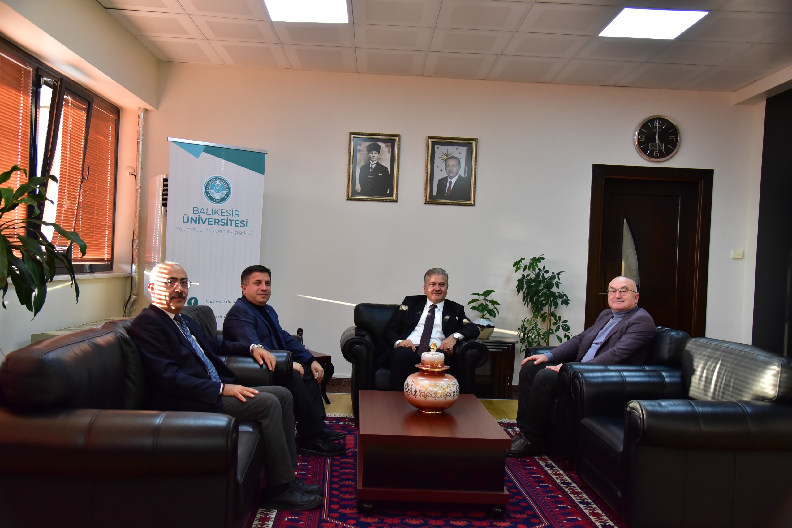 Balıkesir Milletvekili Dr. Mustafa Canbey’den, Balıkesir Üniversitesi Rektörü Prof. Dr. Yücel Oğurlu’ya Tebrik Ziyareti 3