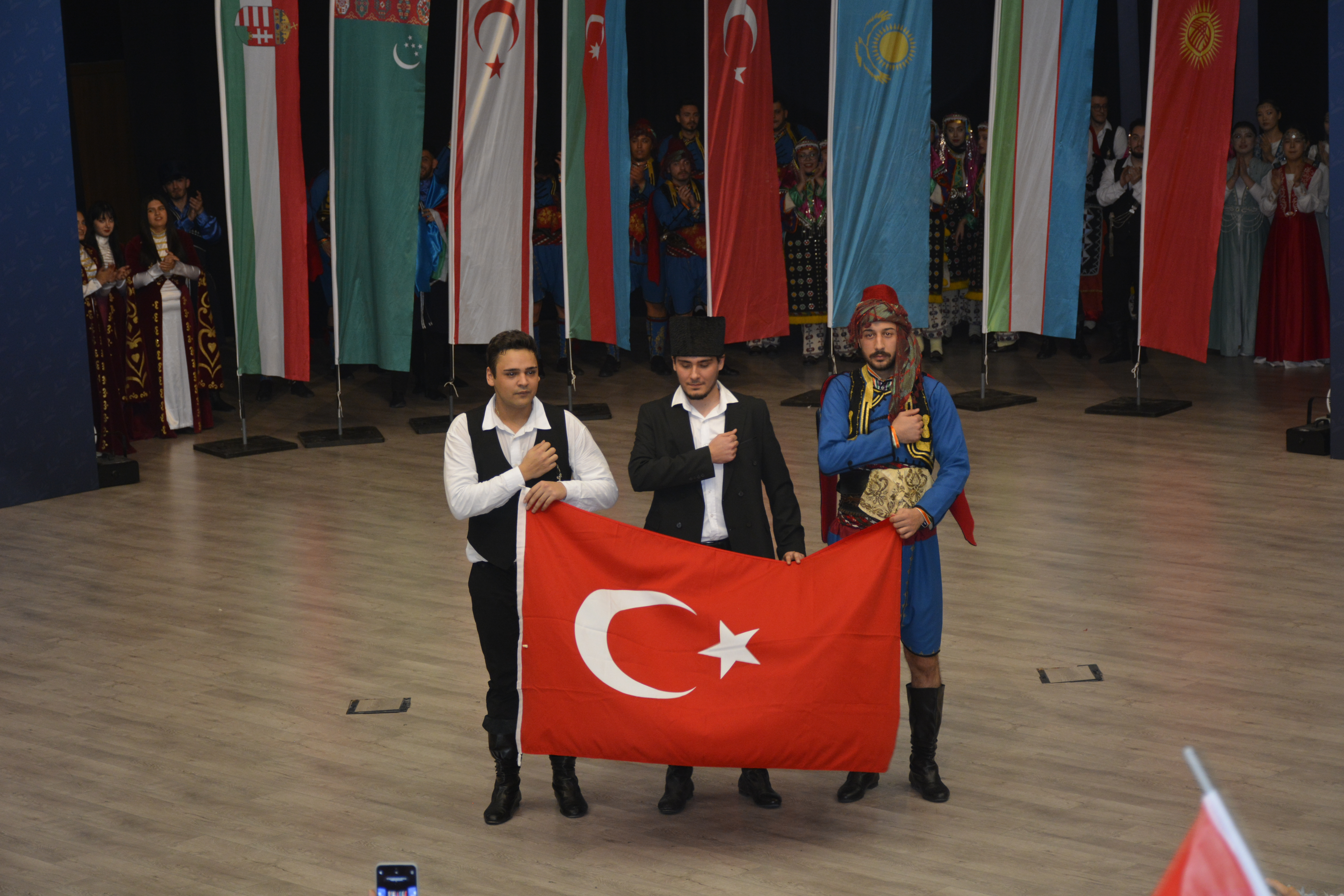 Halkoyunları Topluluğu Öğrencilerinden 'Turan'dan Renkler' Halk Oyunları Gösterisi 3
