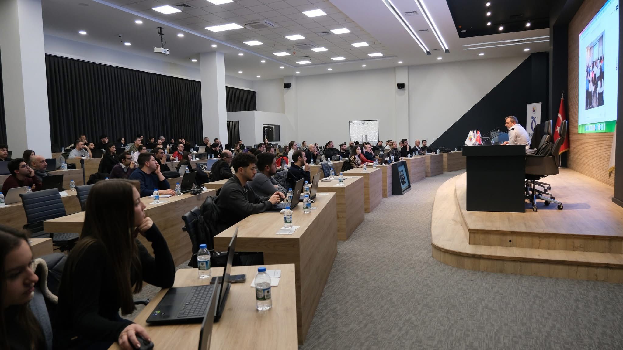 Balıkesir MYO Yapay Zeka Operatörlüğü Programı Öğrencileri Yapay Zekâ Uzmanlık Eğitimiyle Uygulamalı Deneyim Kazanma Fırsatını Elde Etti 2