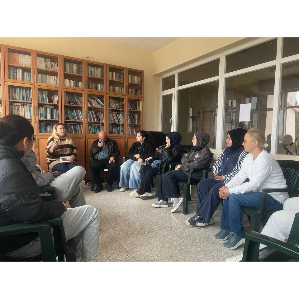 Ayvalık Meslek Yüksekokulu Kitap Kulübü İkinci Toplantısını Gerçekleştirdi! 4