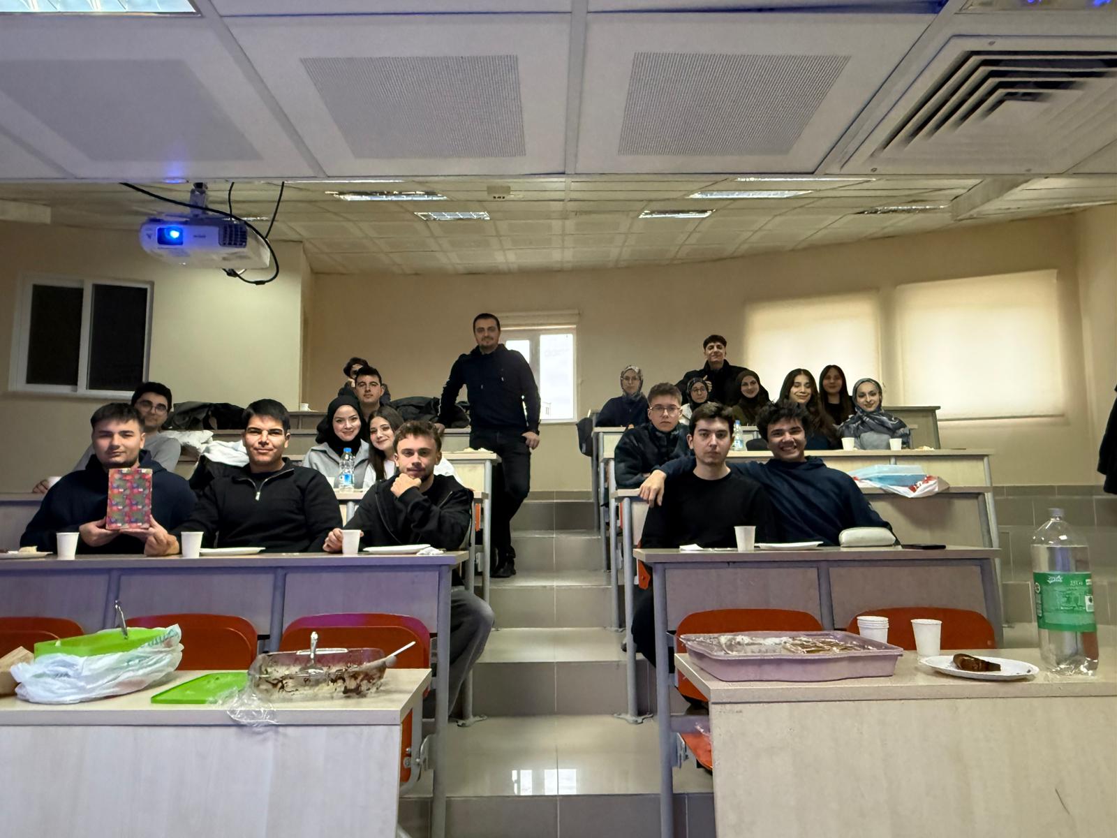 Yapay Zeka Operatörlüğü Programında Yıl Sonu Bilgi Yarışması Düzenlendi 6