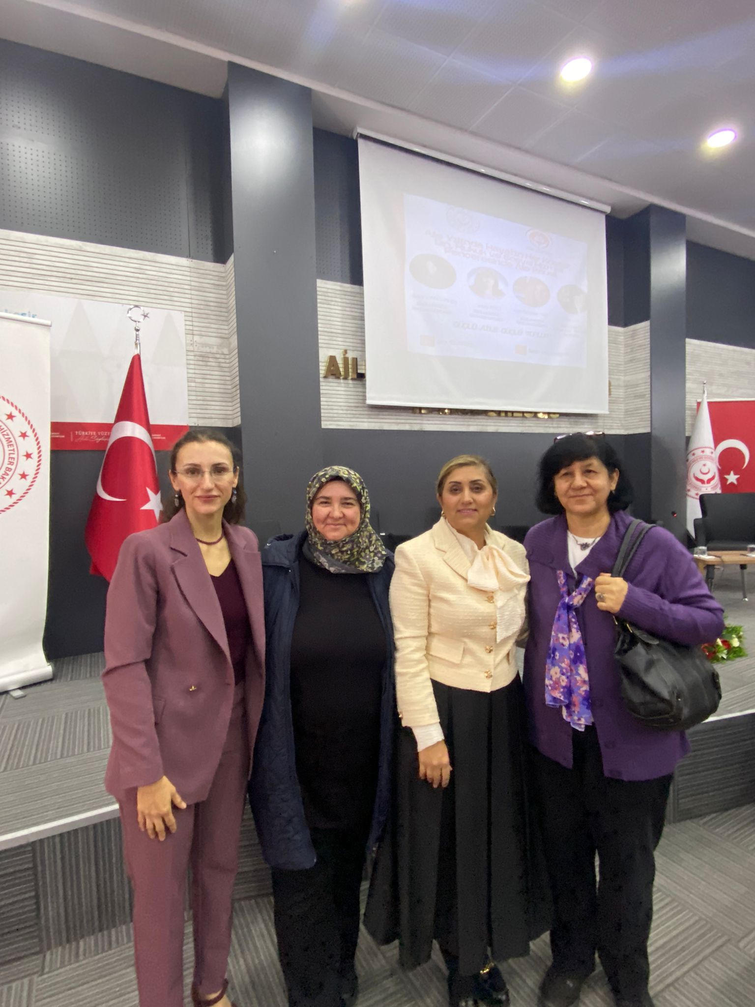 Aile Yılında Hayatın Her Köşesi; Din, Hukuk ve Sosyal Hizmet Penceresinde Aile Paneli 6