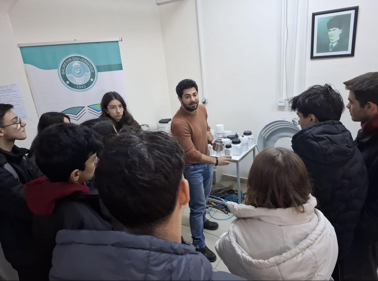 Kompozit Malzeme Üretim ve Eğitim Atölyesi 12