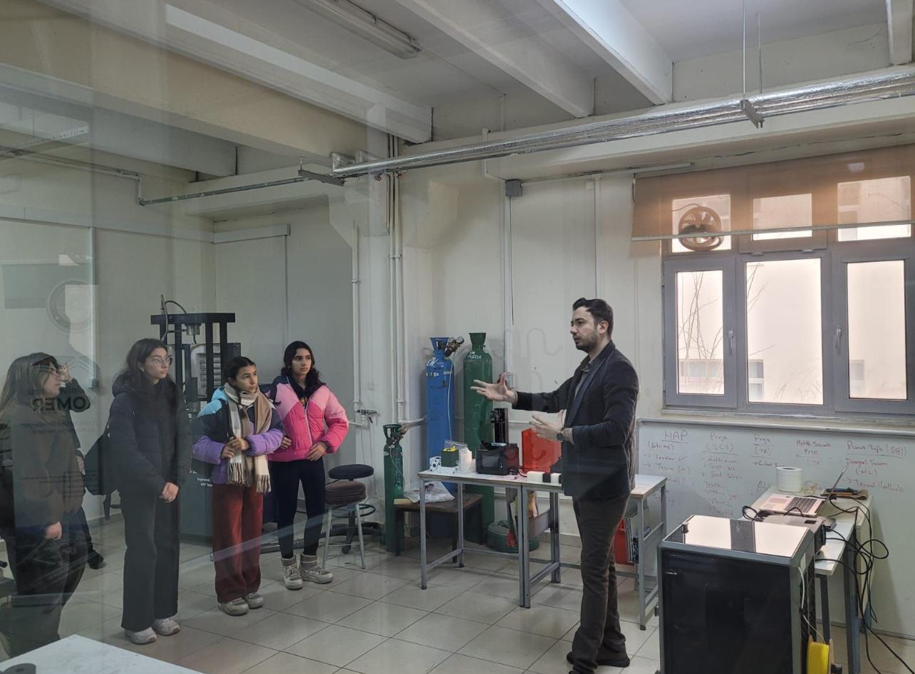 Kompozit Malzeme Üretim ve Eğitim Atölyesi 11