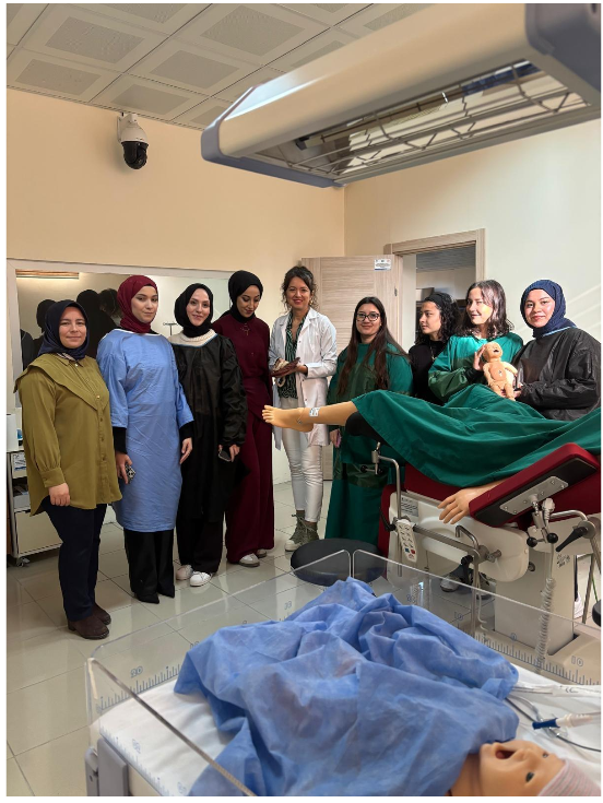 Balıkesir Üniversitesi Sağlık Bilimleri Fakültesindeki Simülasyon Laboratuvarına Teknik Gezi Düzenlendi.