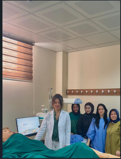 Balıkesir Üniversitesi Sağlık Bilimleri Fakültesindeki Simülasyon Laboratuvarına Teknik Gezi Düzenlendi. 2