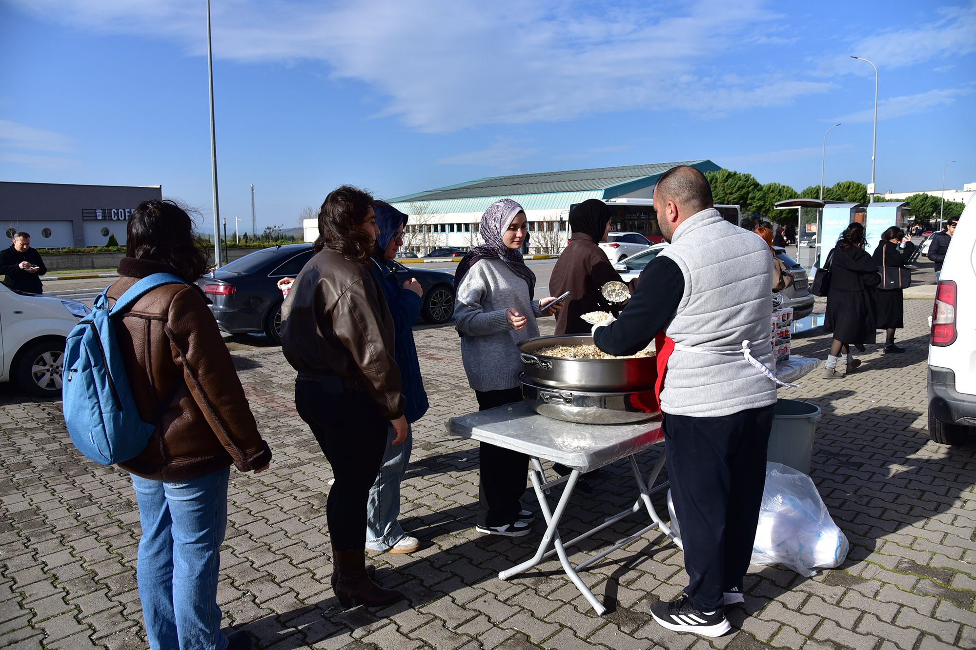 Balıkesir Üniversitesi Vakfından, Hayırsever Ayten-Burhan Erdayı İçin Hayır İkramı 3