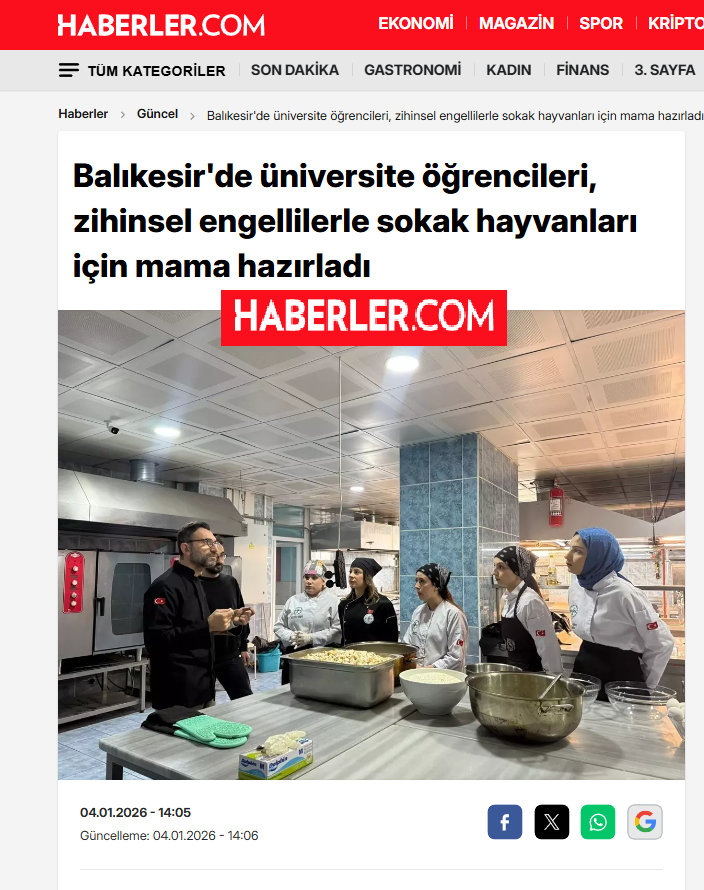 Balıkesir'de üniversite öğrencileri, zihinsel engellilerle sokak hayvanları için mama hazırladı