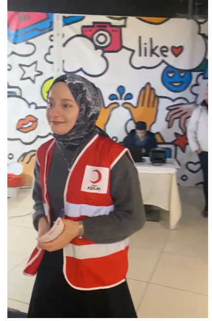 İvrindi Sağlık Hizmetleri Meslek Yüksekokulu öğrencileri, Kızılay iş birliği ile kan bağışı kampanyası düzenledi. 3