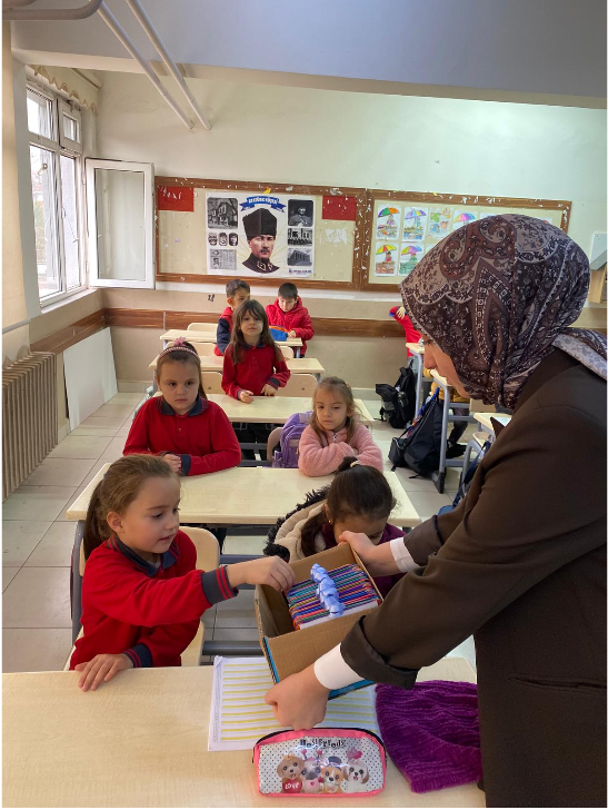 İvrindi Sağlık Hizmetleri Meslek Yüksekokulu Öğrencileri, 7 Eylül İlkokulu’nda Çocuklara Yönelik Yaratıcı ve Eğitici İçerikli Bir Etkinlik Gerçekleştirdi. 3