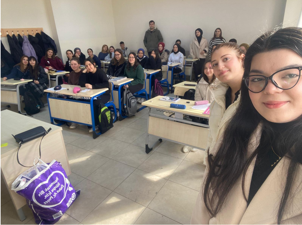 İSHMYO Öğrencilerinden İvrindi Anadolu Lisesi’nde Deprem Çantası Hazırlama Etkinliği 3