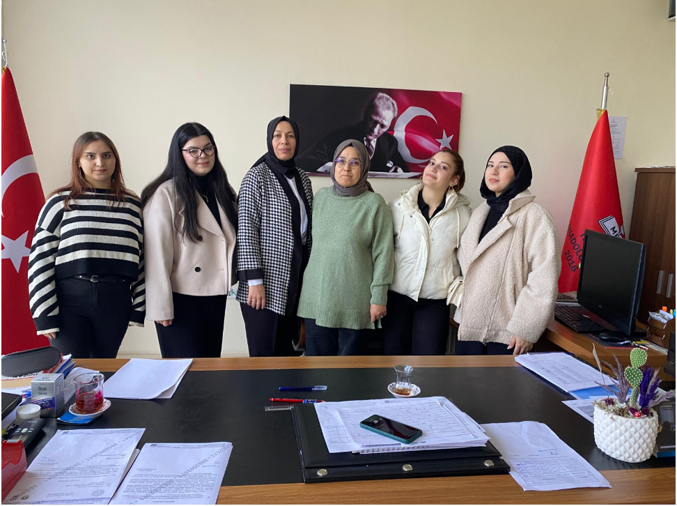 İSHMYO Öğrencilerinden İvrindi Anadolu Lisesi’nde Deprem Çantası Hazırlama Etkinliği 2