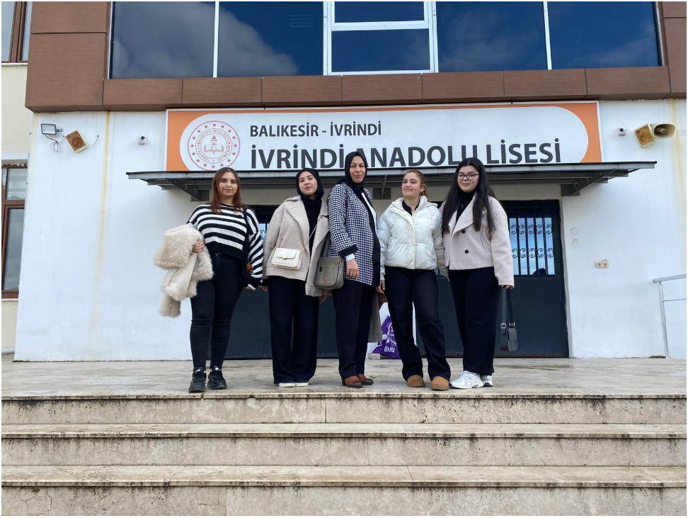 İSHMYO Öğrencilerinden İvrindi Anadolu Lisesi’nde Deprem Çantası Hazırlama Etkinliği