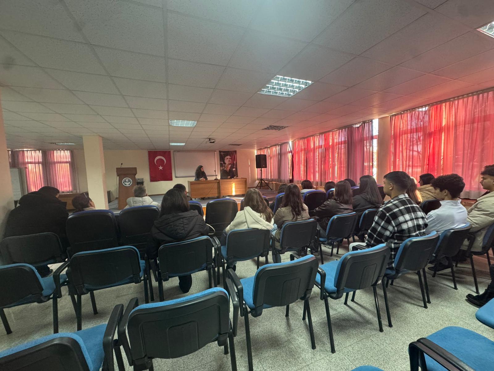 Edremit Saniye Hüseyin Balya Mesleki ve Teknik Anadolu Lisesi öğrencileri, Yükseköğretim kurumlarını tanımak amacıyla Meslek Yüksekokulumuzu ziyaret etti. 3