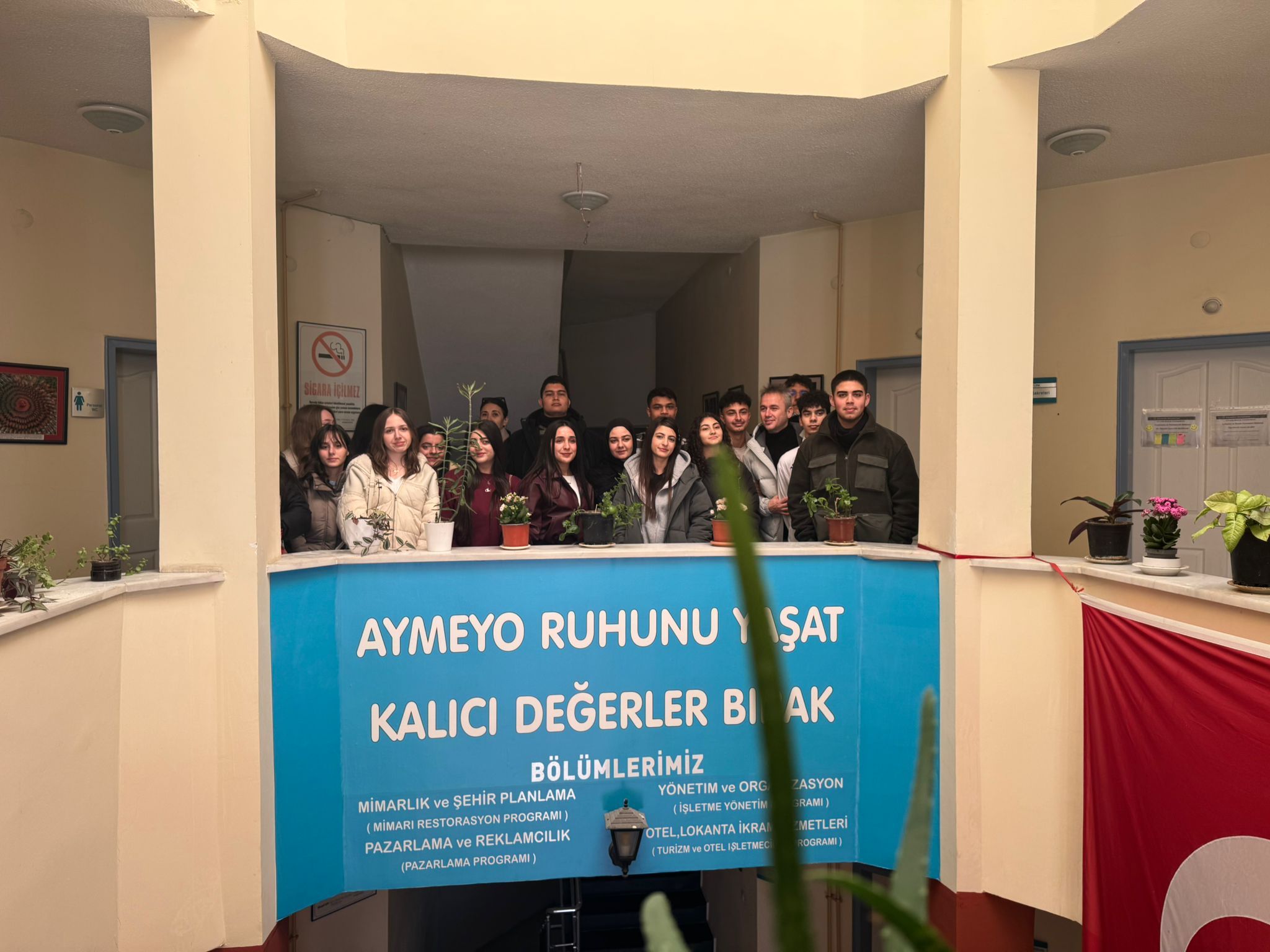 Edremit Saniye Hüseyin Balya Mesleki ve Teknik Anadolu Lisesi öğrencileri, Yükseköğretim kurumlarını tanımak amacıyla Meslek Yüksekokulumuzu ziyaret etti. 5