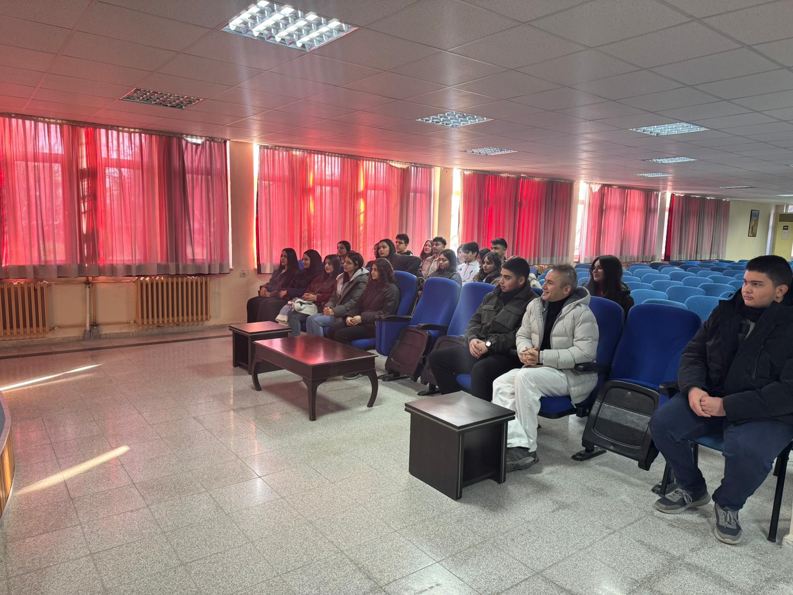 Edremit Saniye Hüseyin Balya Mesleki ve Teknik Anadolu Lisesi öğrencileri, Yükseköğretim kurumlarını tanımak amacıyla Meslek Yüksekokulumuzu ziyaret etti. 1