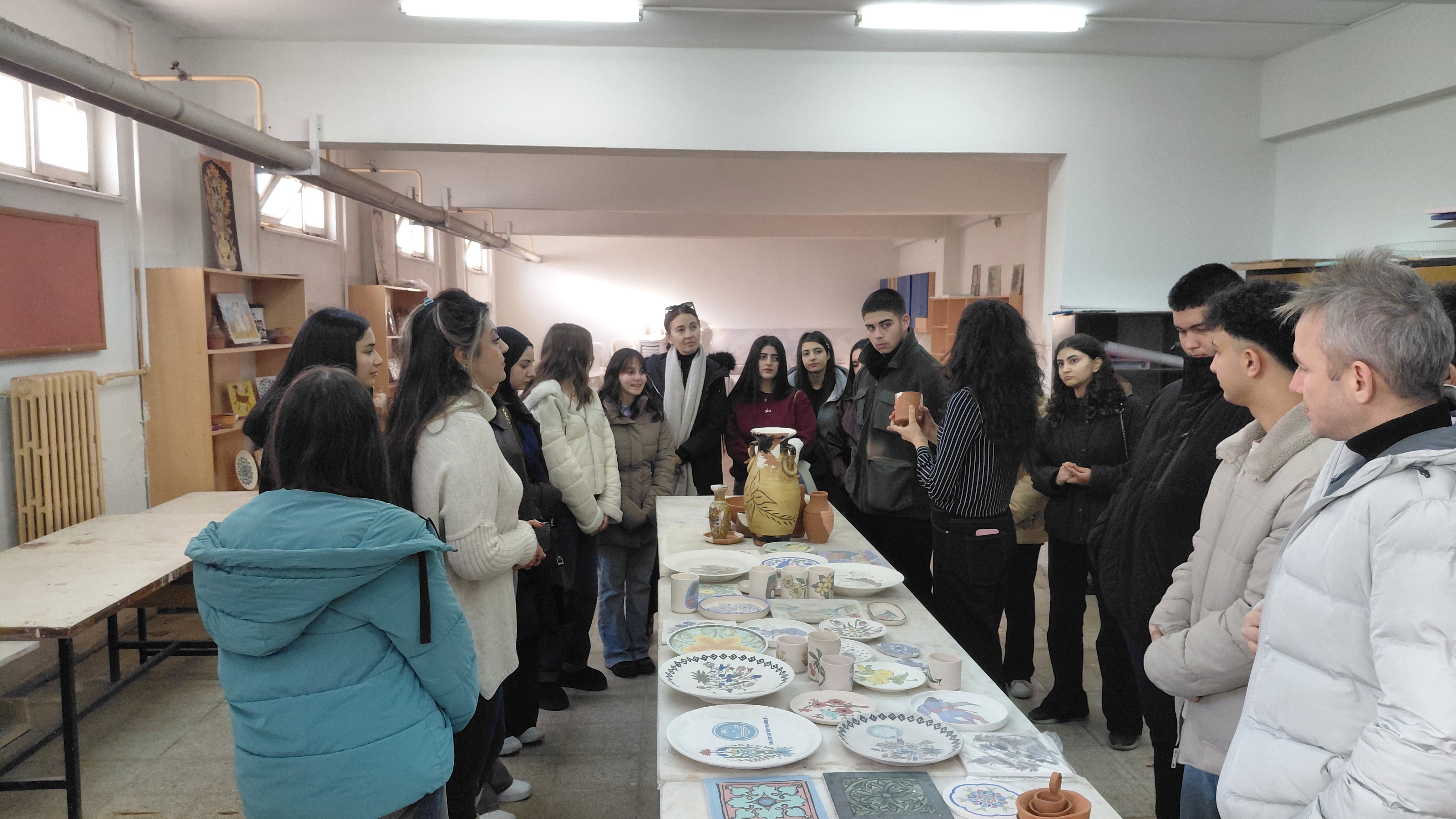 Edremit Saniye Hüseyin Balya Mesleki ve Teknik Anadolu Lisesi öğrencileri, Yükseköğretim kurumlarını tanımak amacıyla Meslek Yüksekokulumuzu ziyaret etti. 2