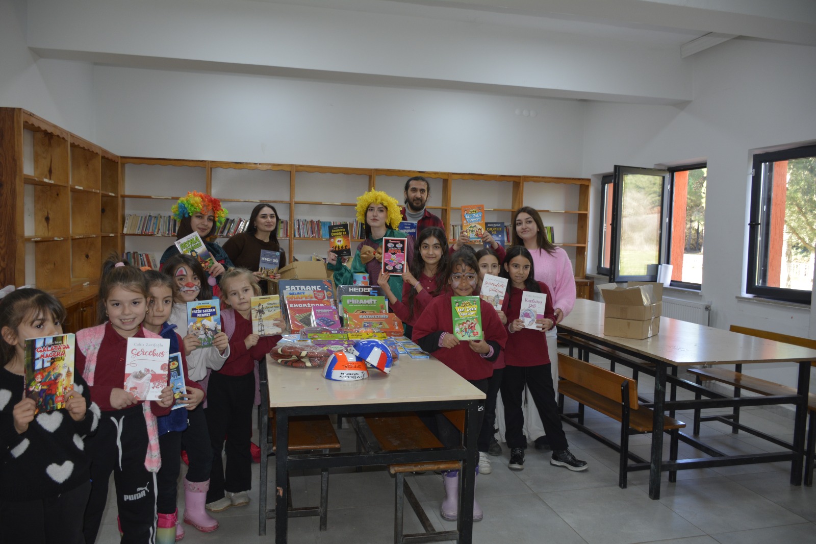 Kütüphane Topluluğundan Geleceğin Bilim İnsanlarına Anlamlı Ziyaret 6