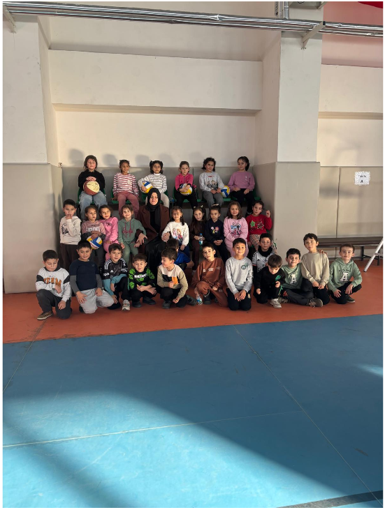 İvrindi Sağlık Hizmetleri Meslek Yüksekokulunda, 7 Eylül İlkokulu ve Özel İlkim Anaokulu Öğrencilerine Yönelik  Sinema, Spor Etkinliklerinden Oluşan Eğlenceli Bir Program Düzenlendi. 4